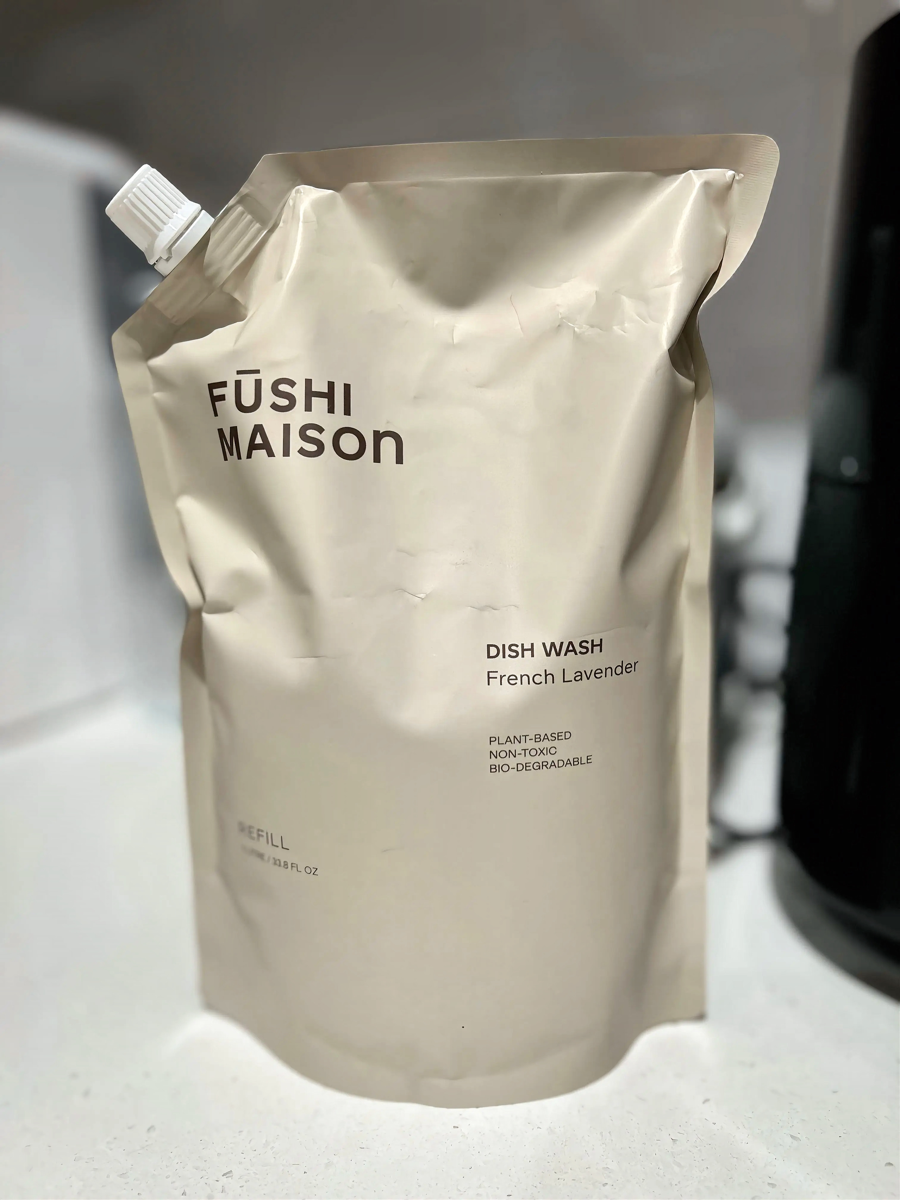 Soft, hydrated hands with a hint of nature. Fushi Maison hand gel