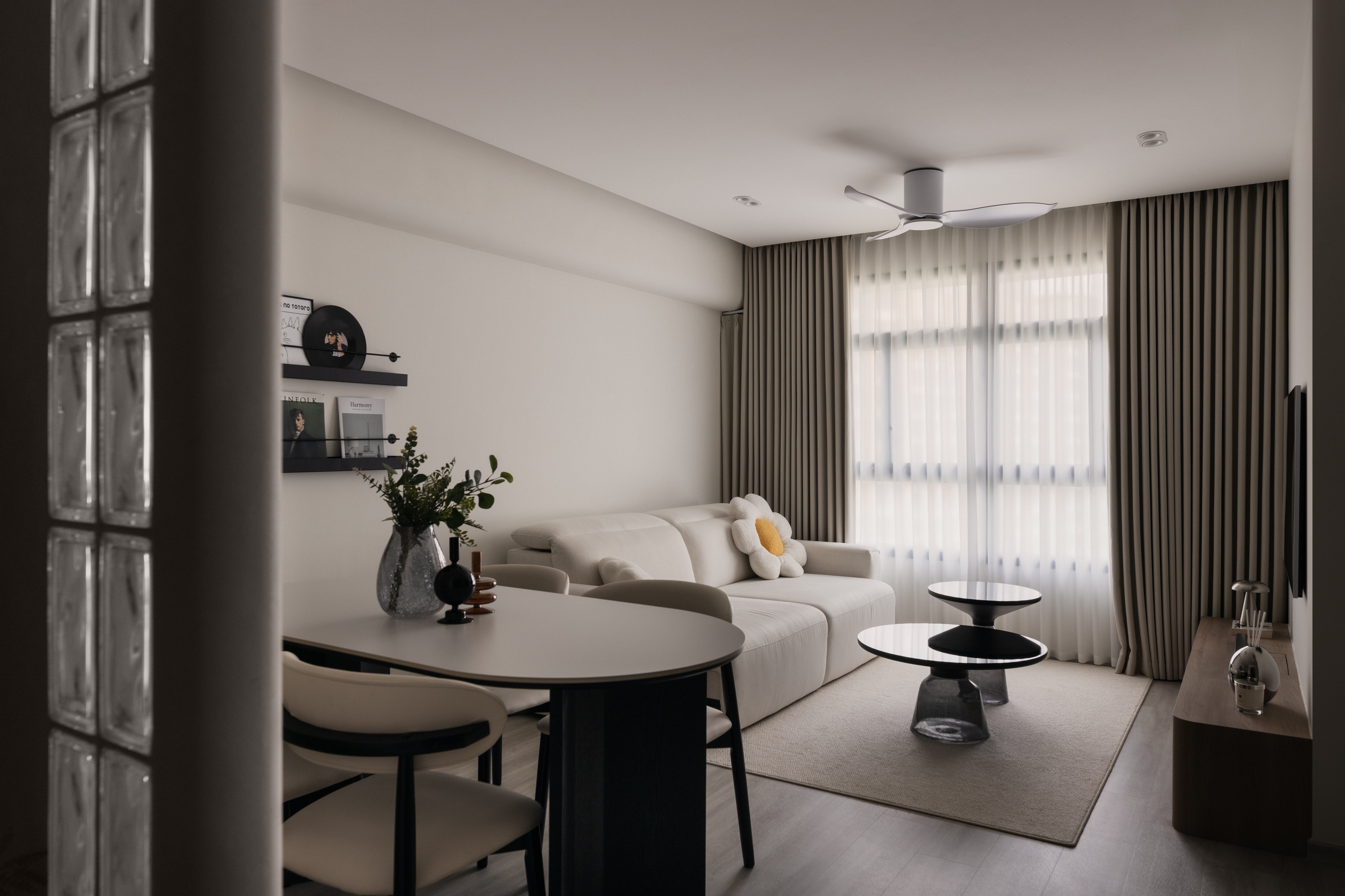 A touch of Modernism in a Contemporary home ☕️