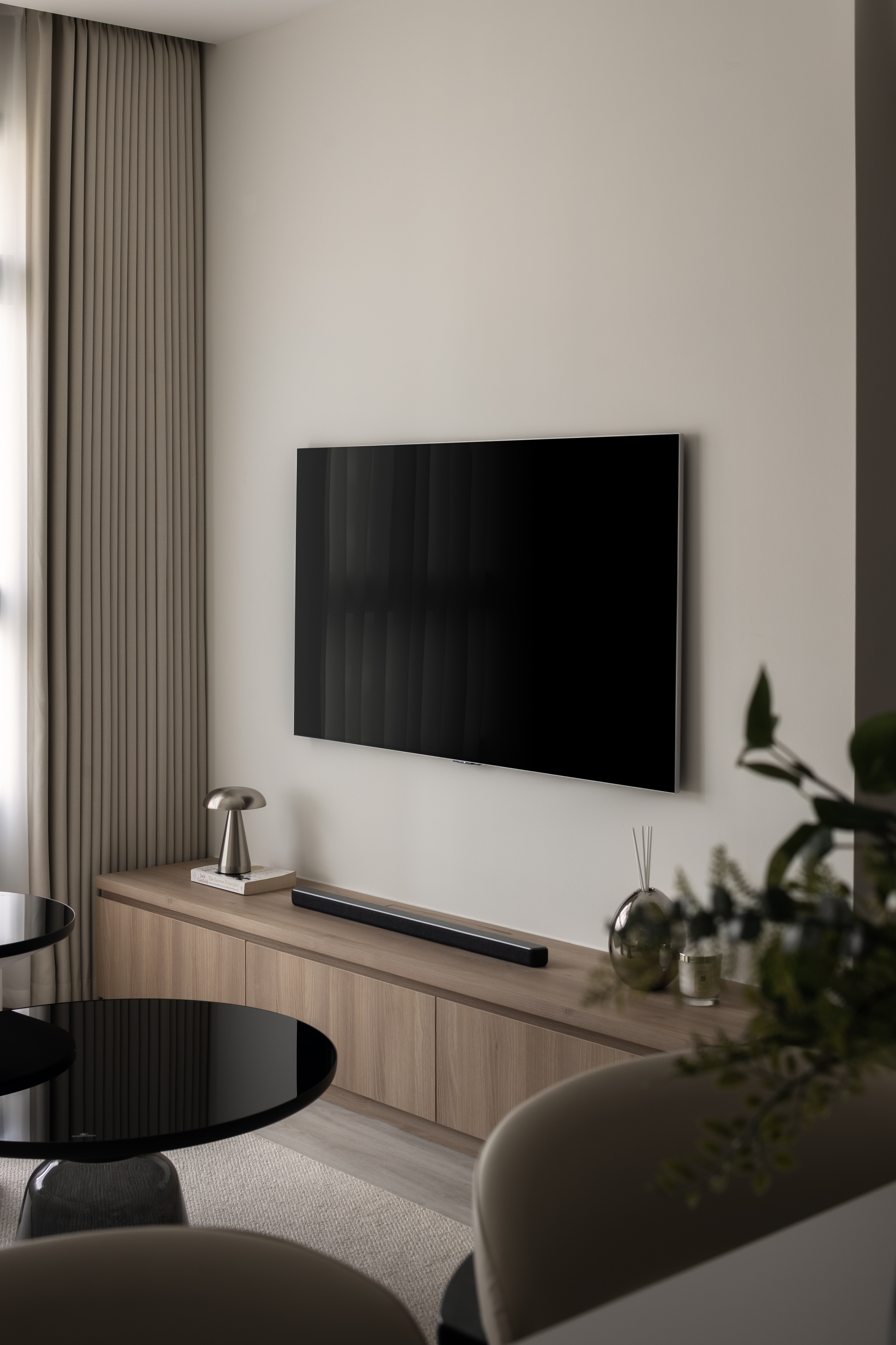 A touch of Modernism in a Contemporary home ☕️