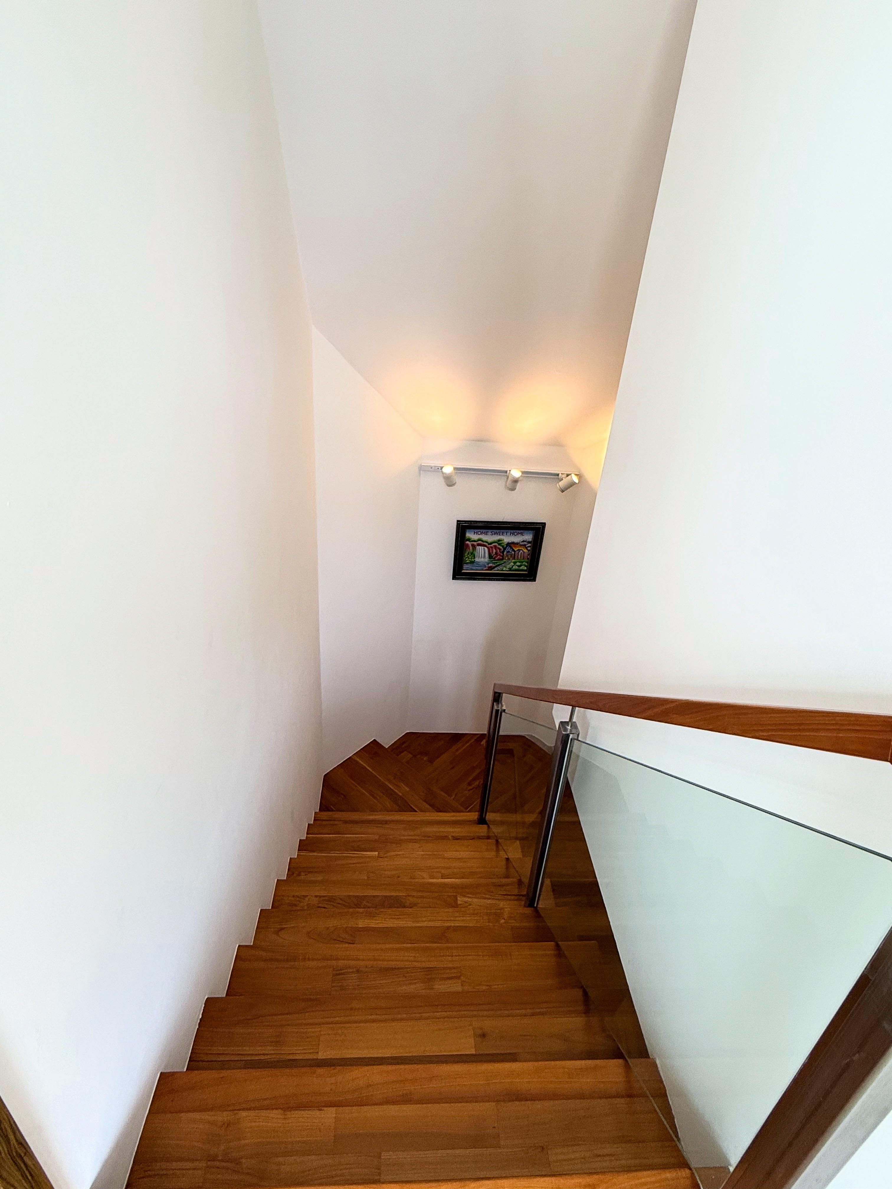 Private Penthouse with separate entrances! 70K renovation