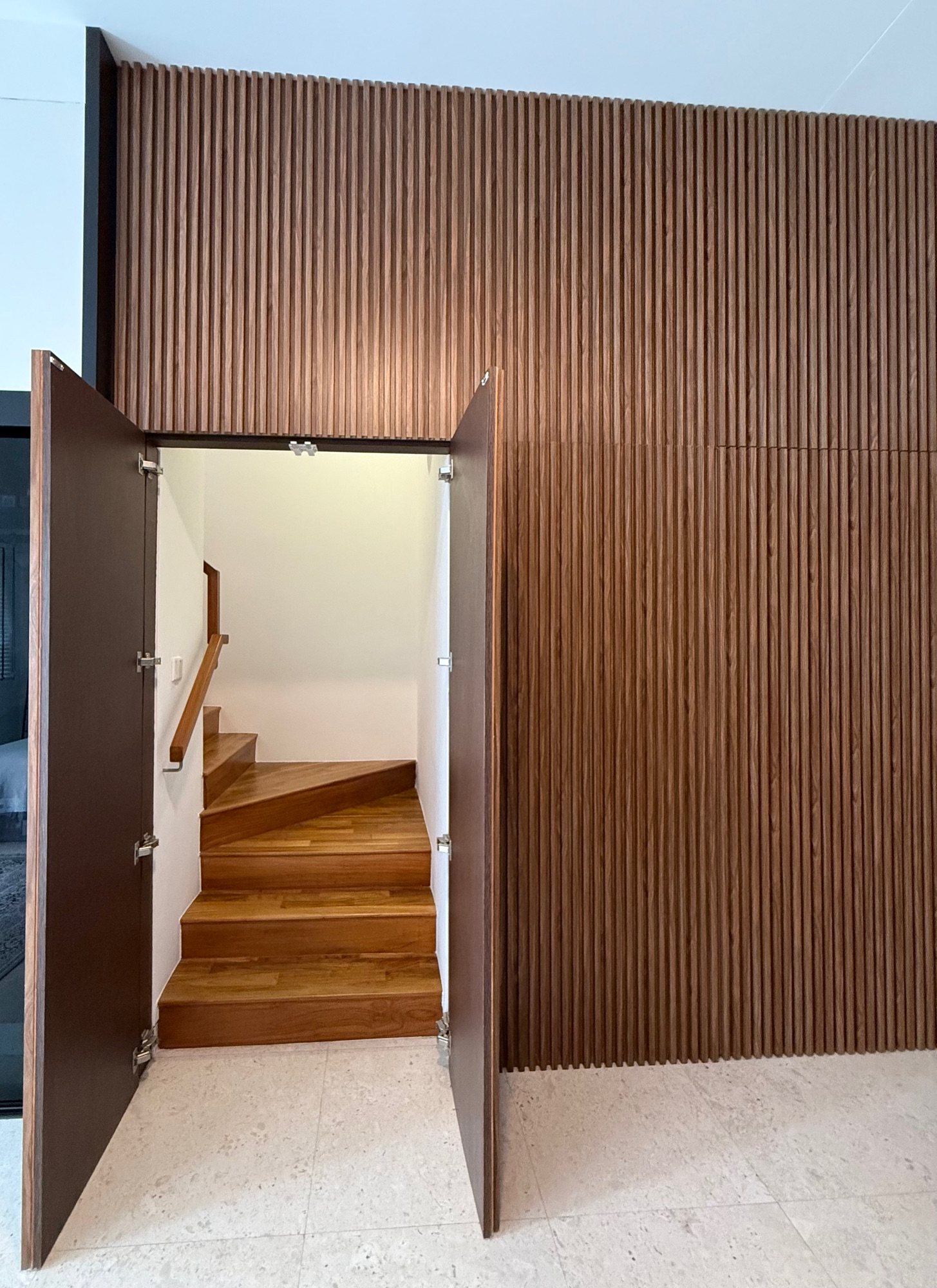 Featuring-doors-to-increase-small-spaces!-