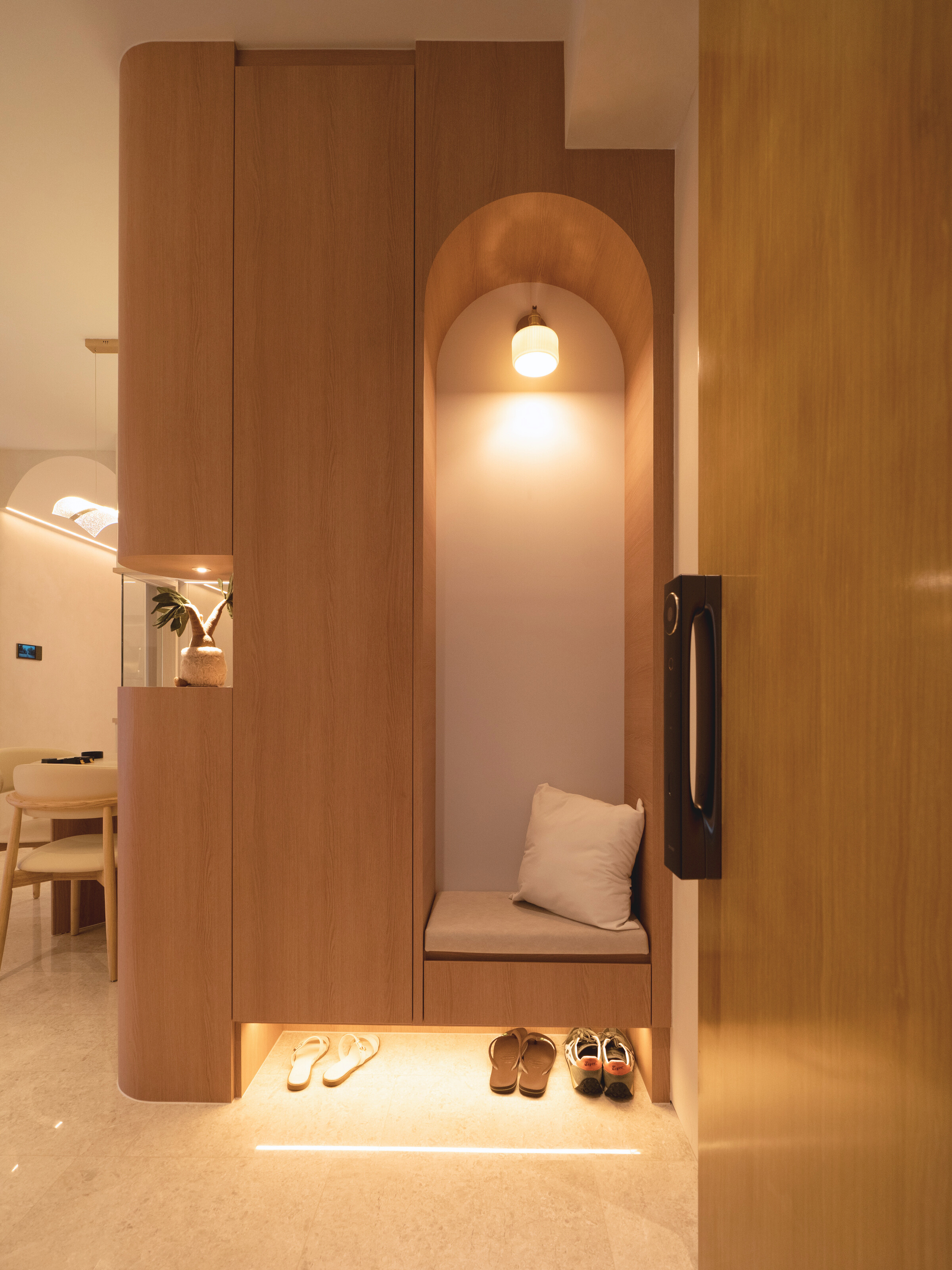 A-calming-abode-of-arches-and-glow