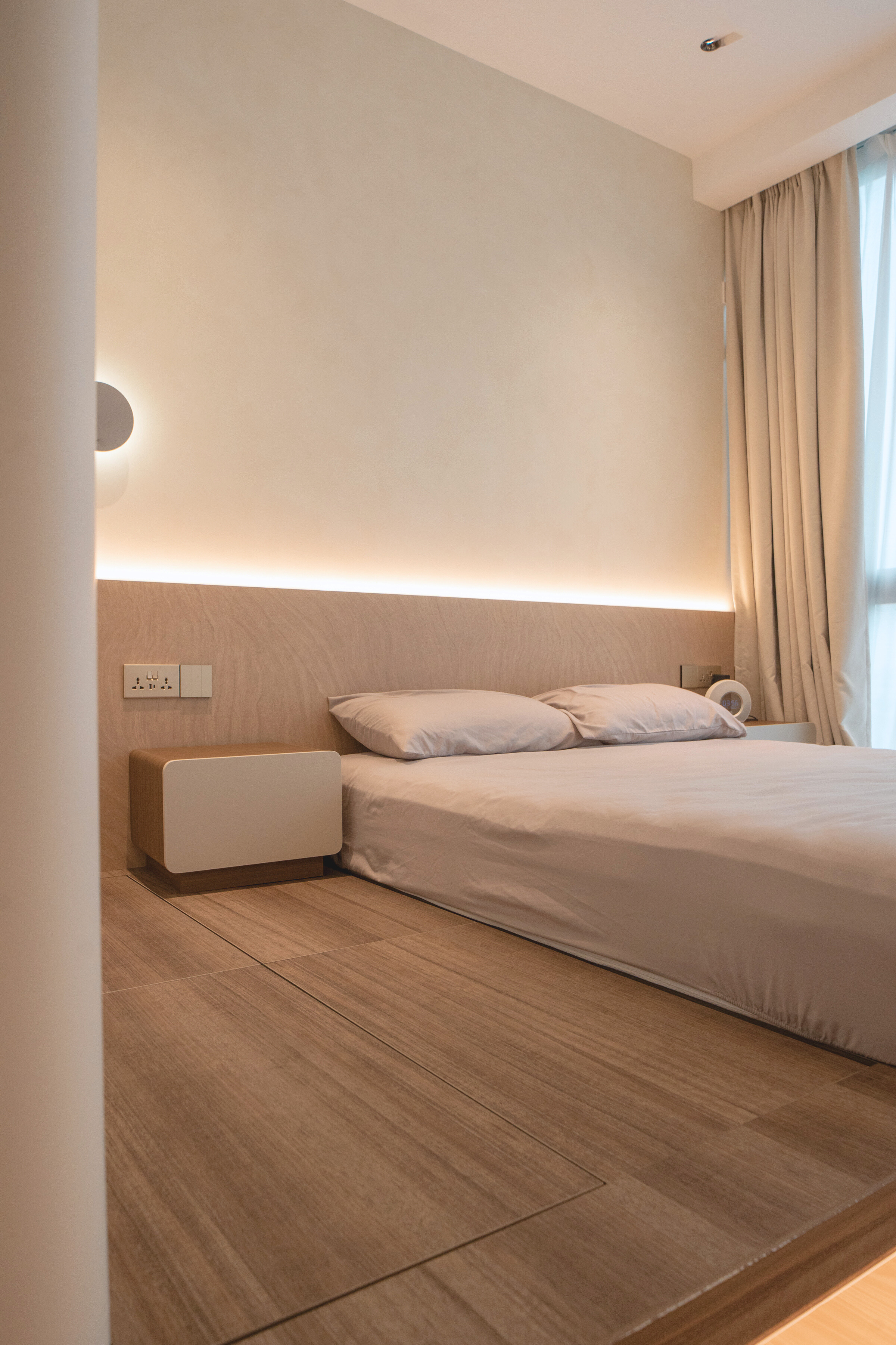 A calming abode of arches and glow