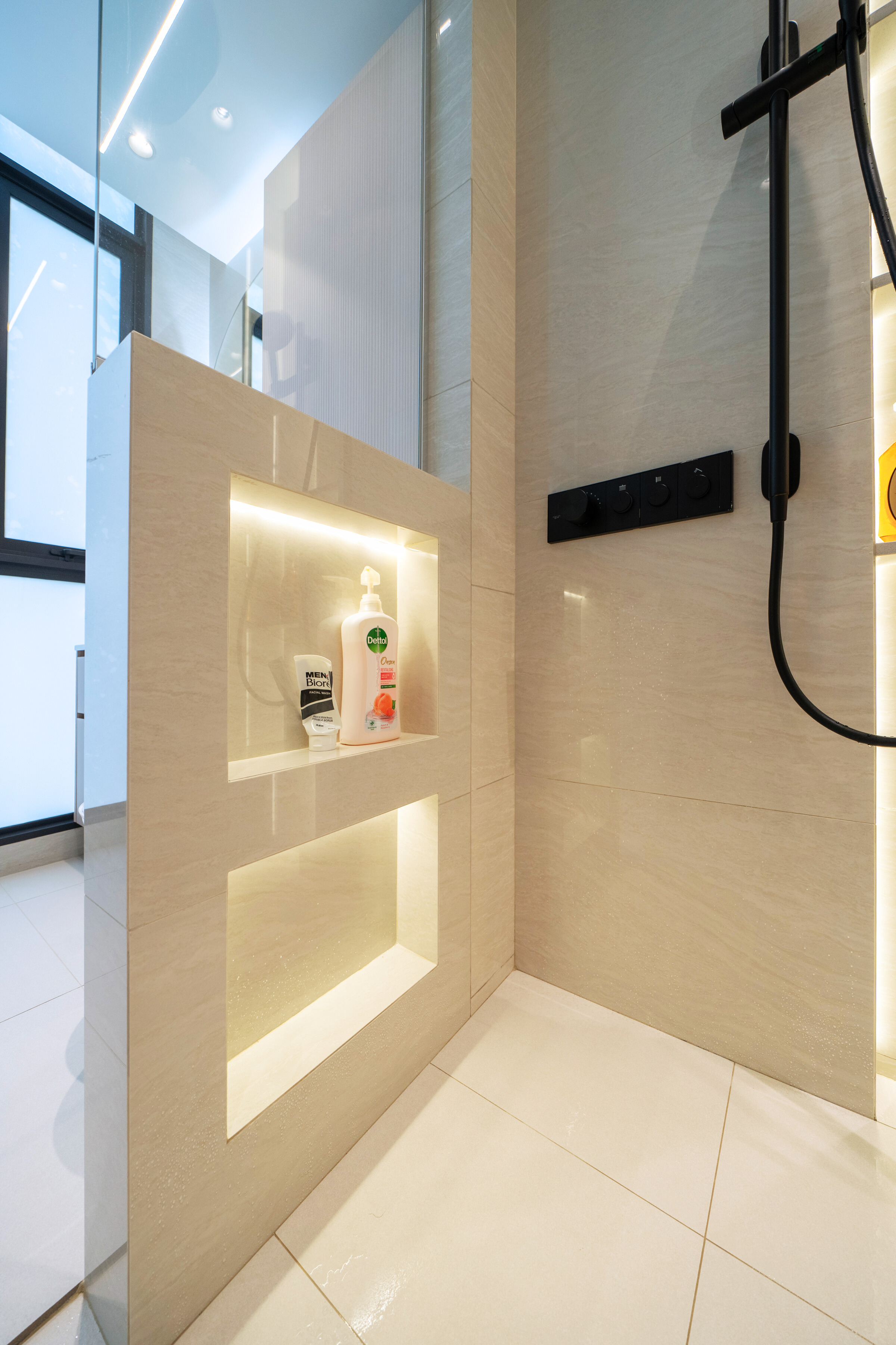 A calming abode of arches and glow