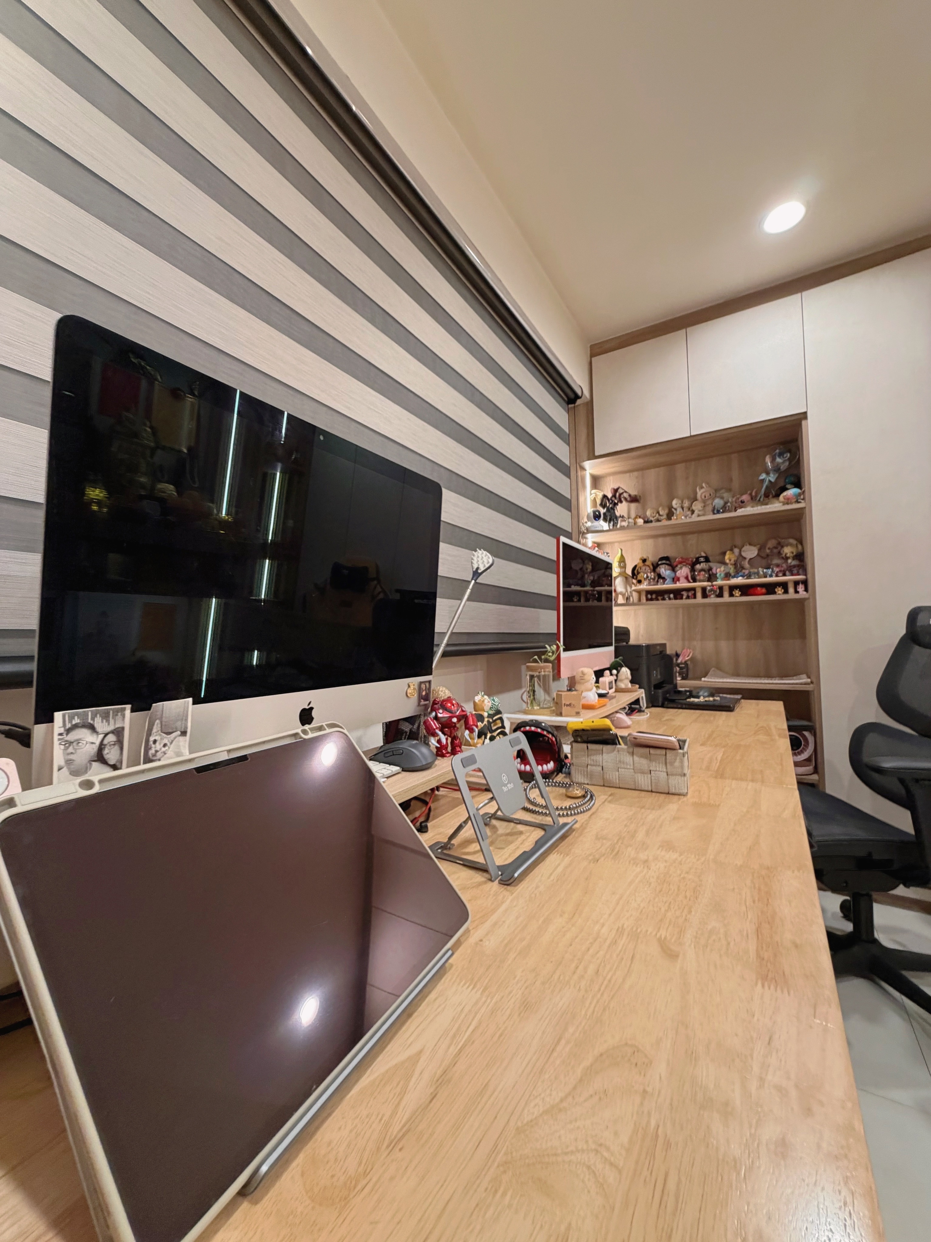 A-workspace-that-works-for-two-(plus-two-cats)