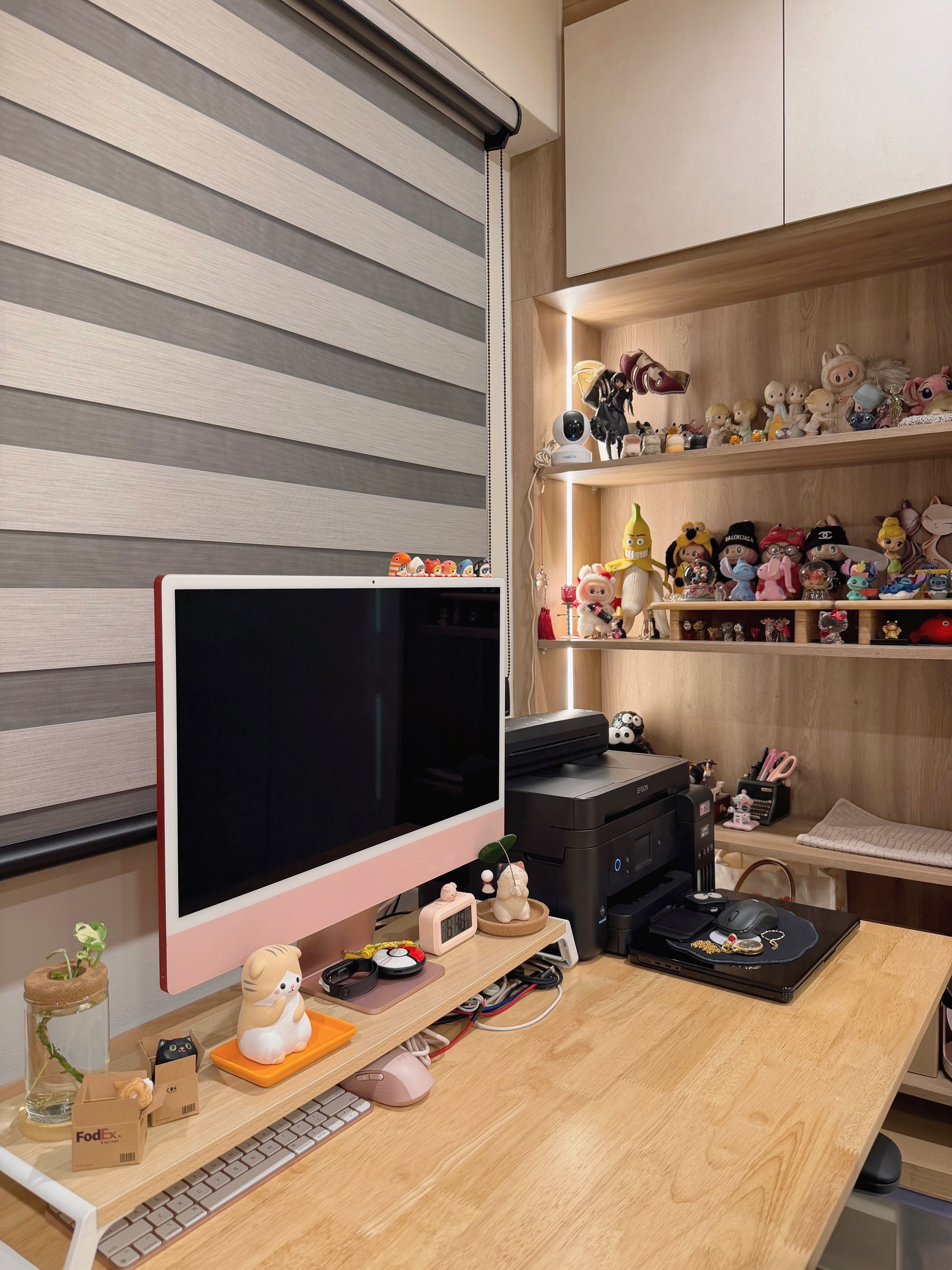 A workspace that works for two (plus two cats)