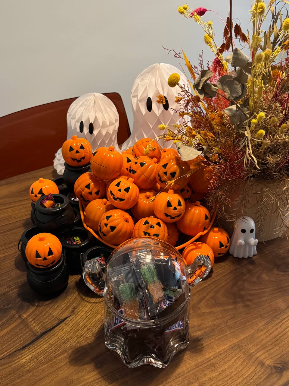 Our neighbors think we're Boo-tiful.