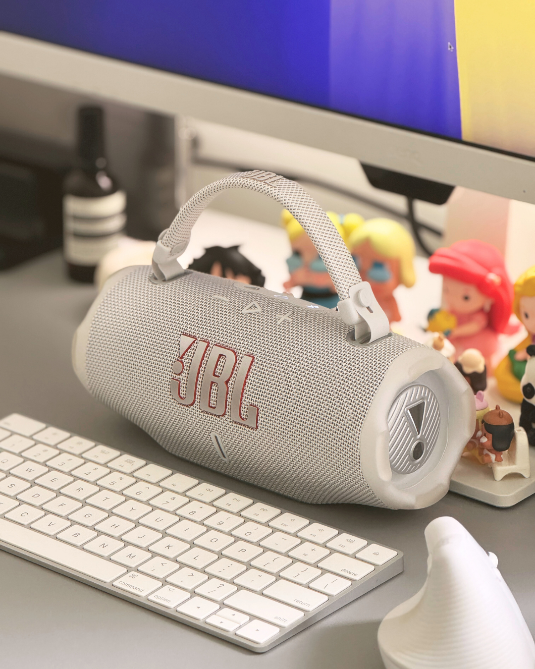 Here are my top 5 WFH essentials 🖥️☕️