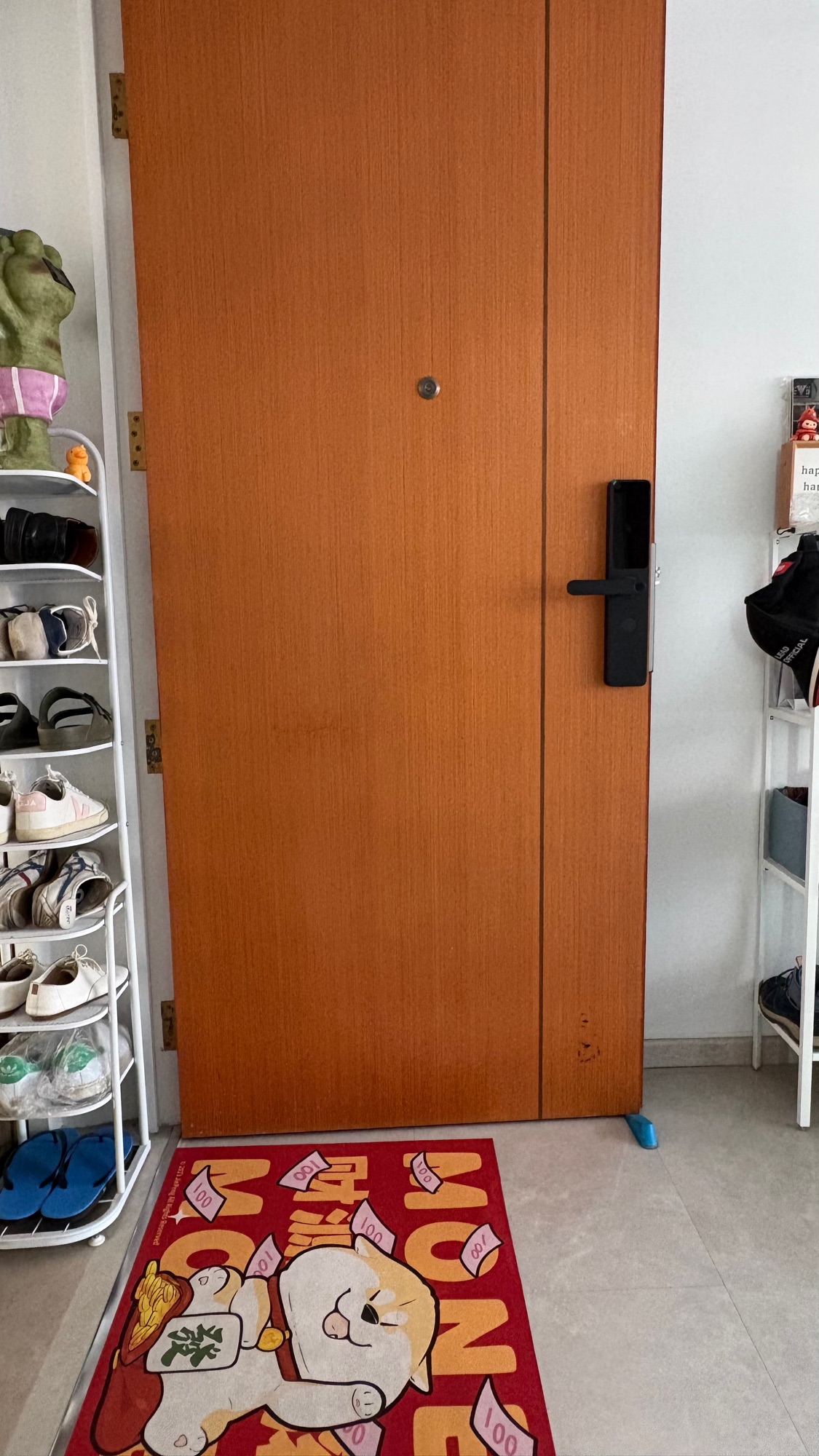 Installing a digital lock only 1.5 years after moving in?!