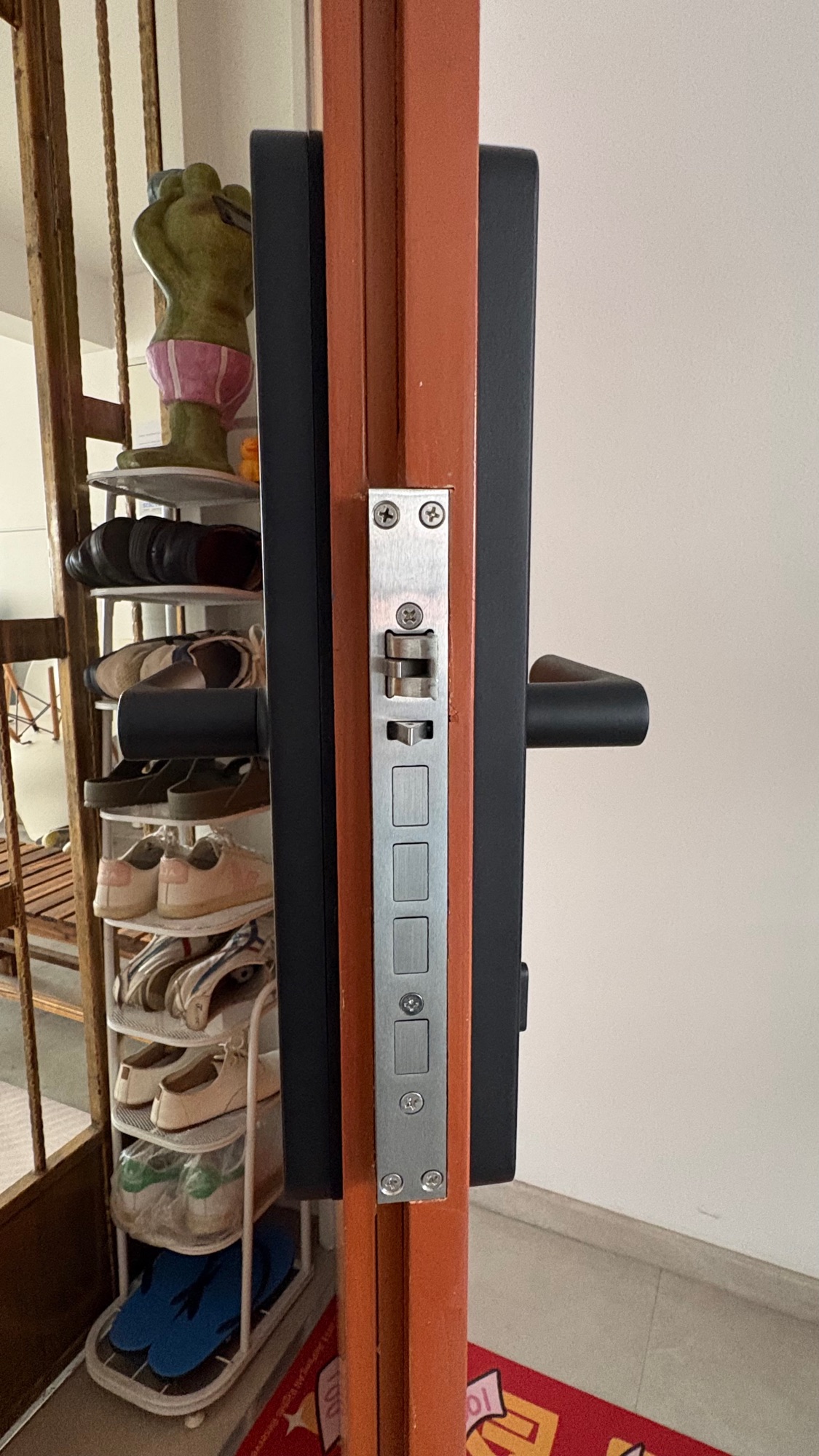 Installing a digital lock only 1.5 years after moving in?!