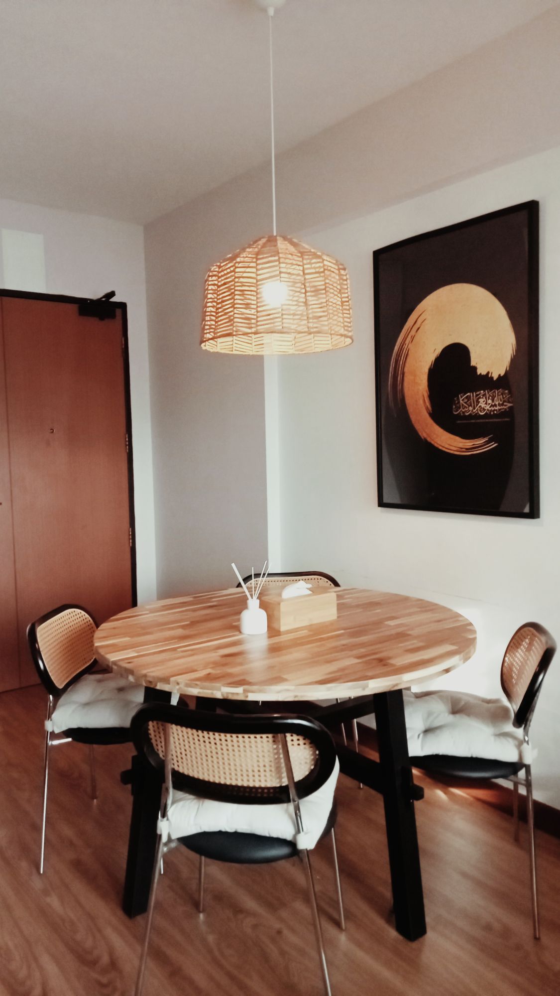 Every-corner-speaks-simplicity....and-every-dollar-well-spent-w/o-ID..