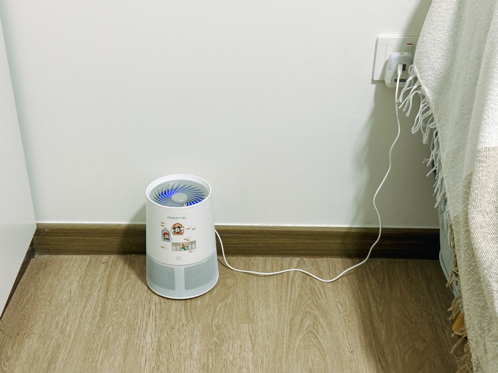 Cat/Guest Room - Keeping it clean, simple and practical!