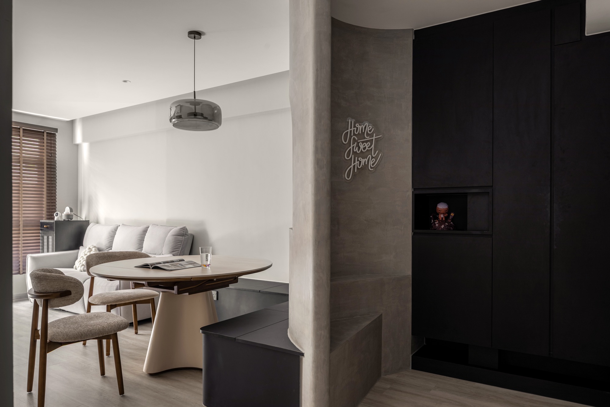 Monochrome confidence meets Modern Minimalism ⚫️⚪️