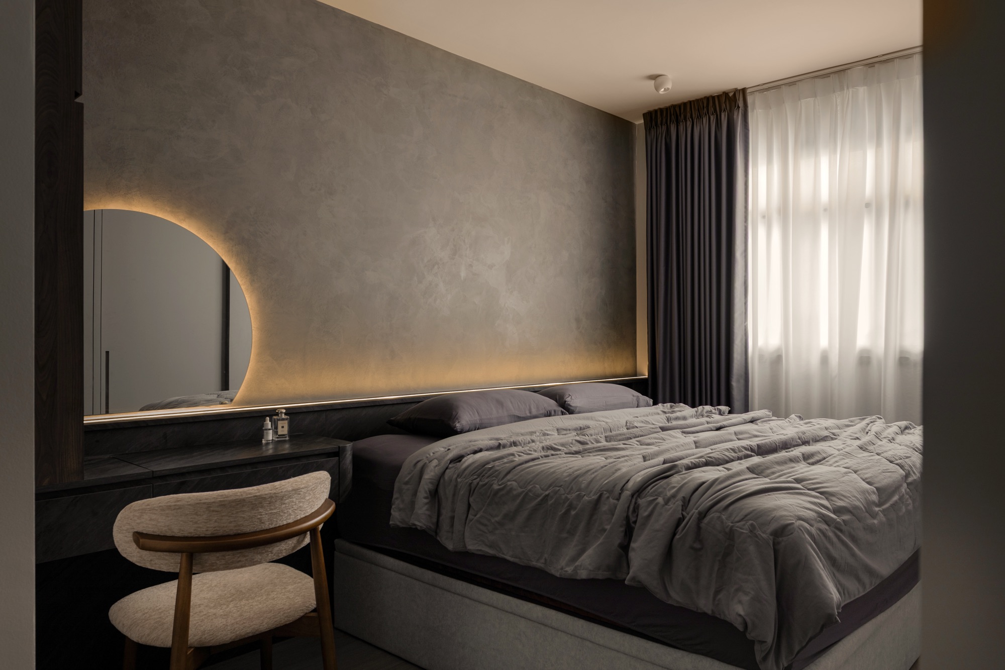 Monochrome confidence meets Modern Minimalism ⚫️⚪️