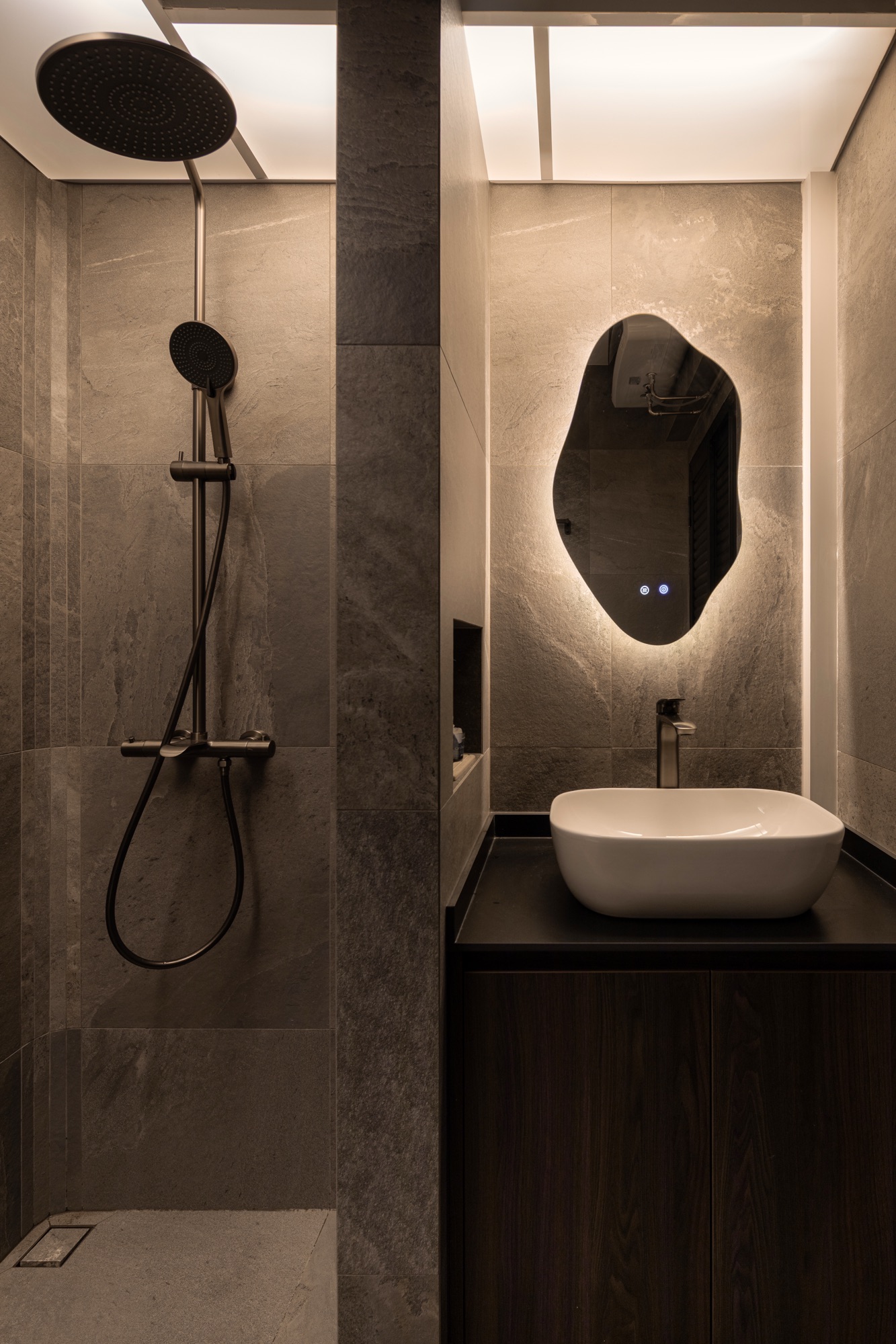 Monochrome confidence meets Modern Minimalism ⚫️⚪️