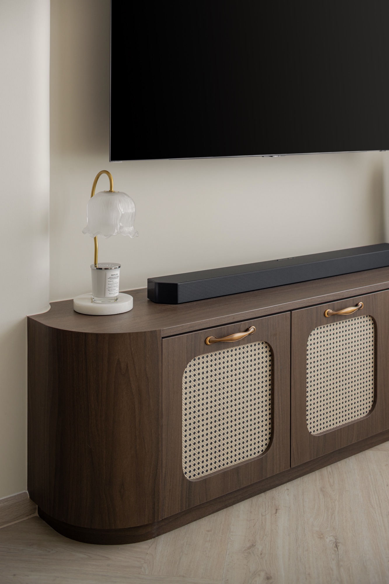 Capture the coziness of Scandinavian living 🛋️