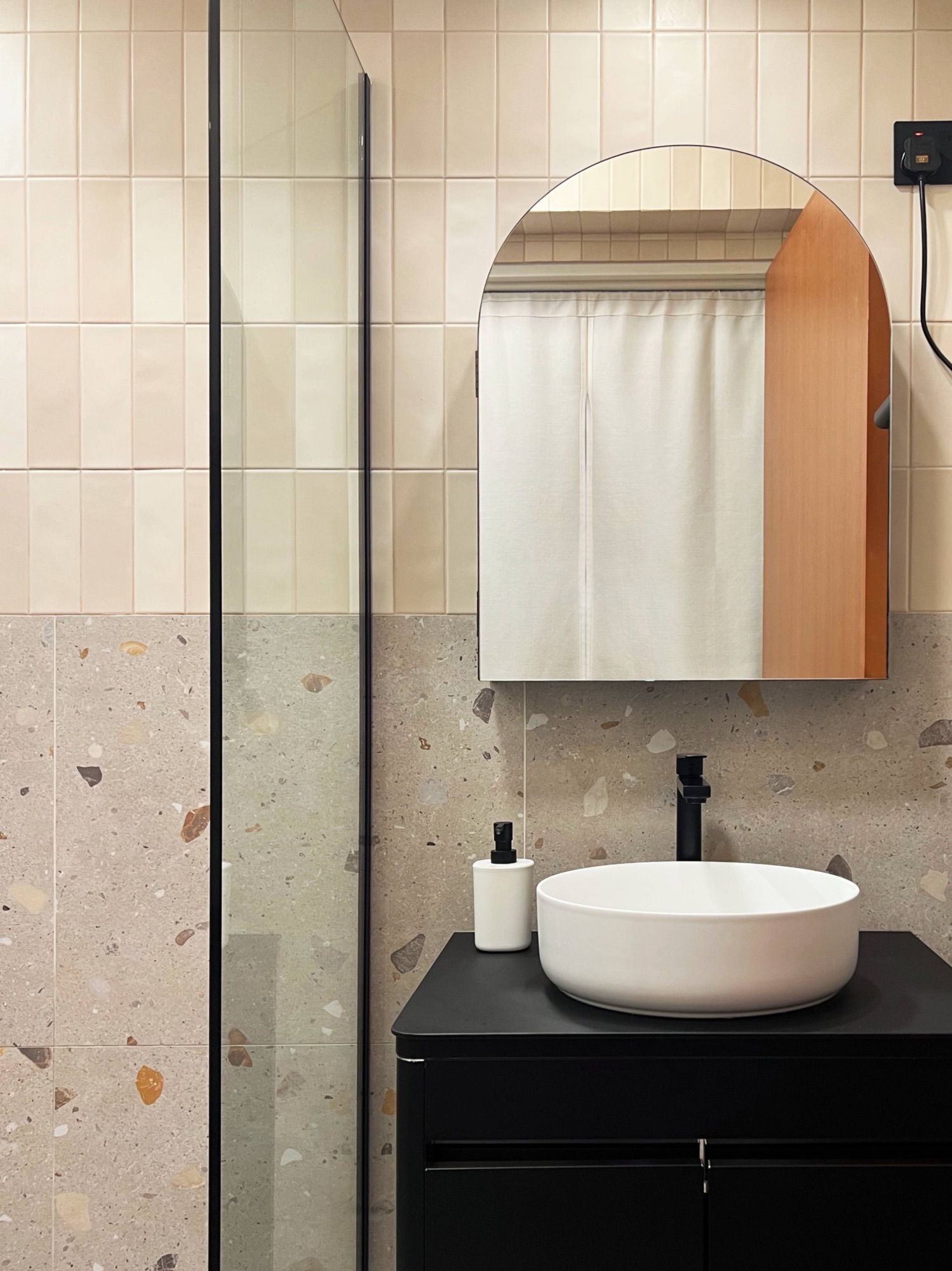 Terrazzo-tiles-making-even-the-toilet-look-fancy-