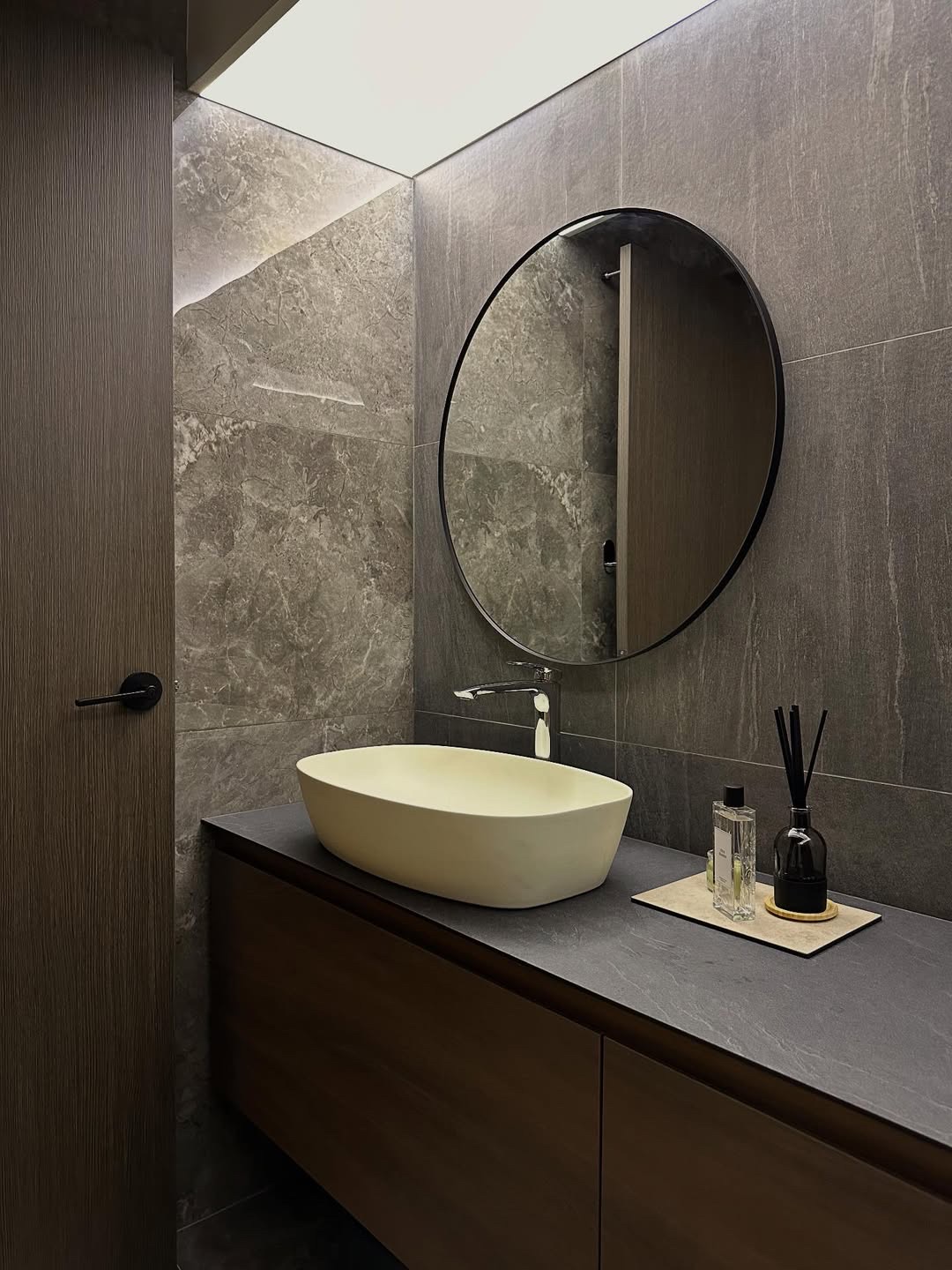 Common-Toilet-Makeover-|-Hotel-Inspired-Living