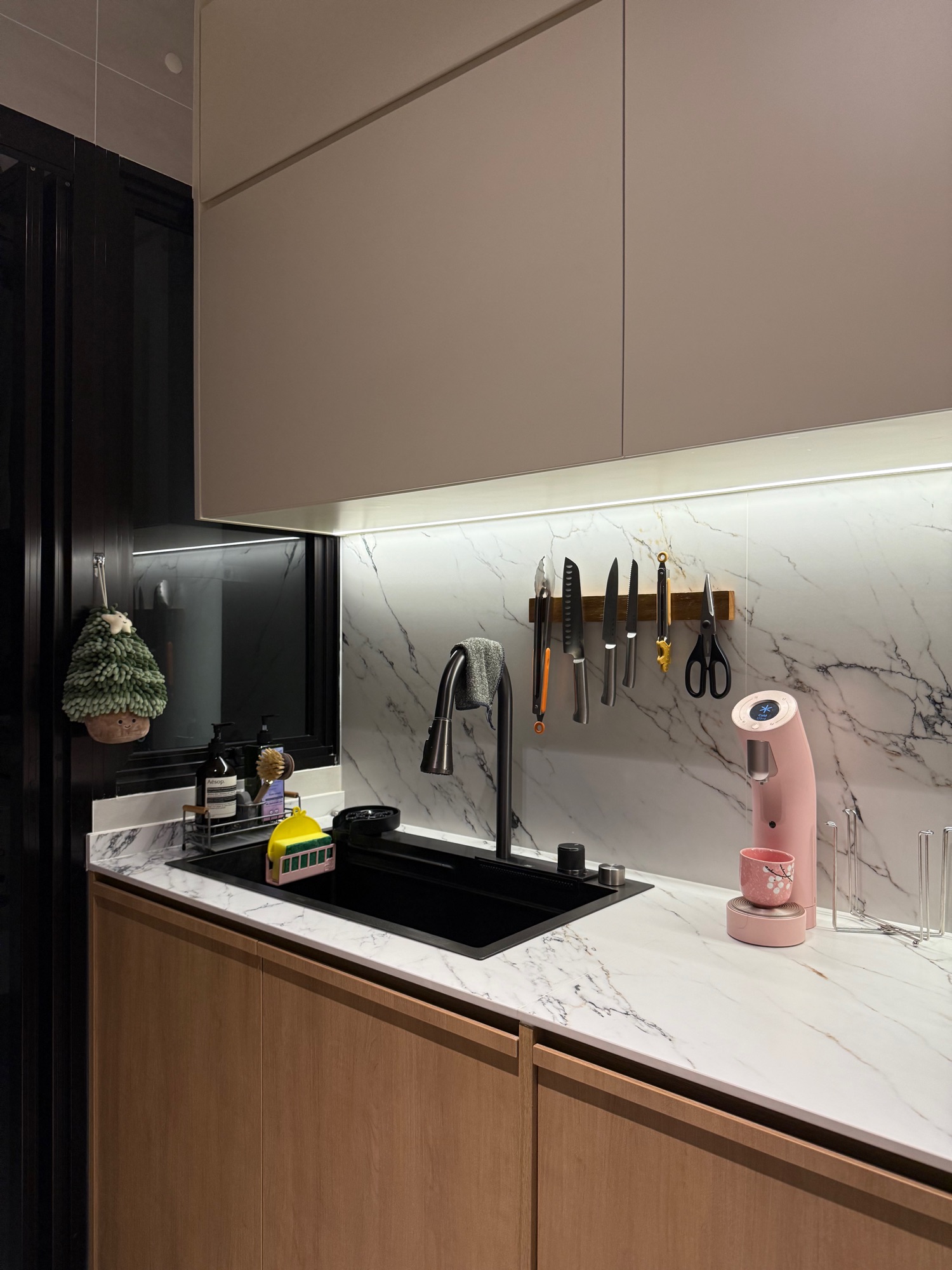 LET THAT SINK IN! Tour our kitchen sink!