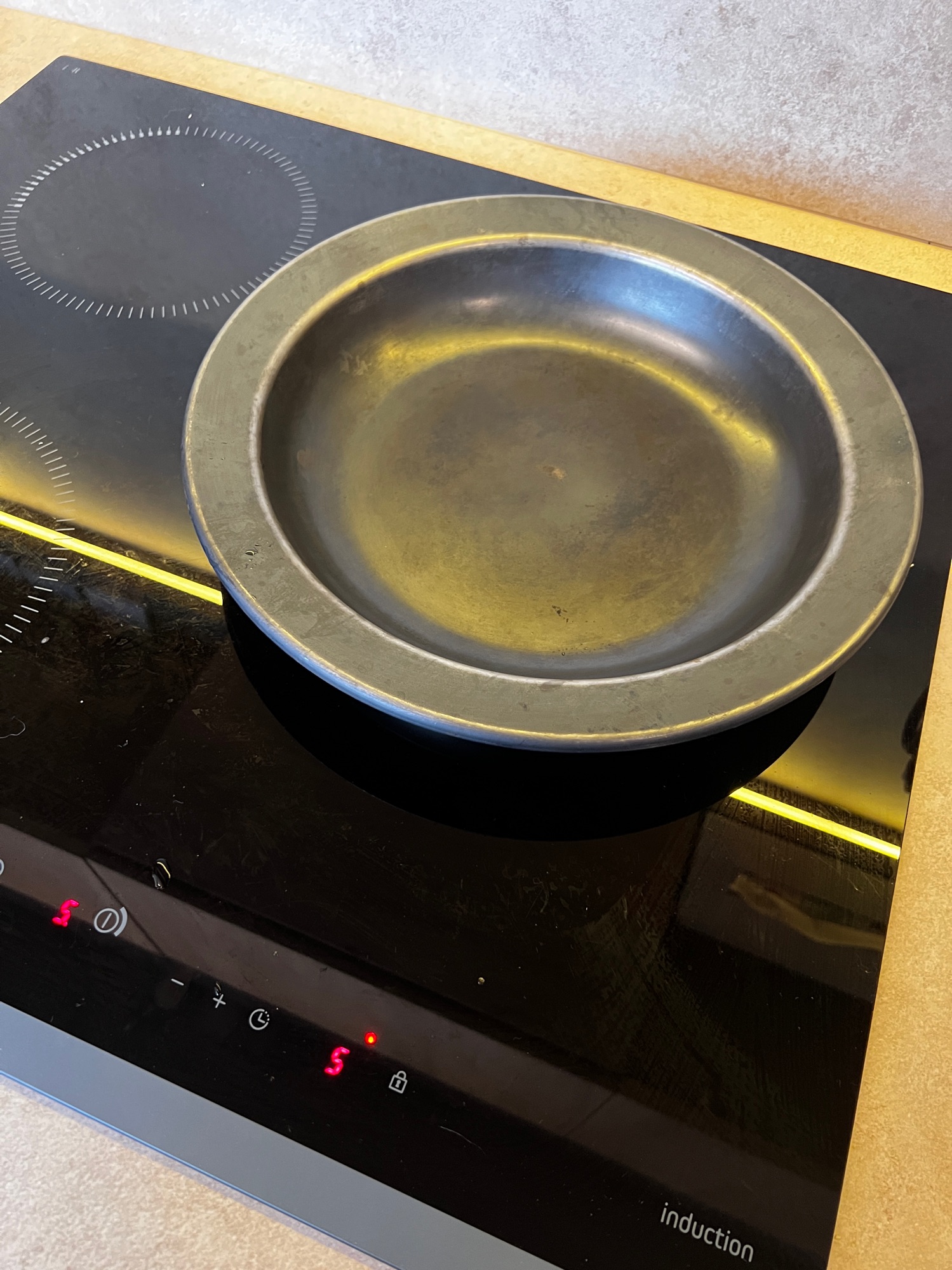 Cook and serve with our cast iron Frying Pan Jiu — bye non-stick pans!