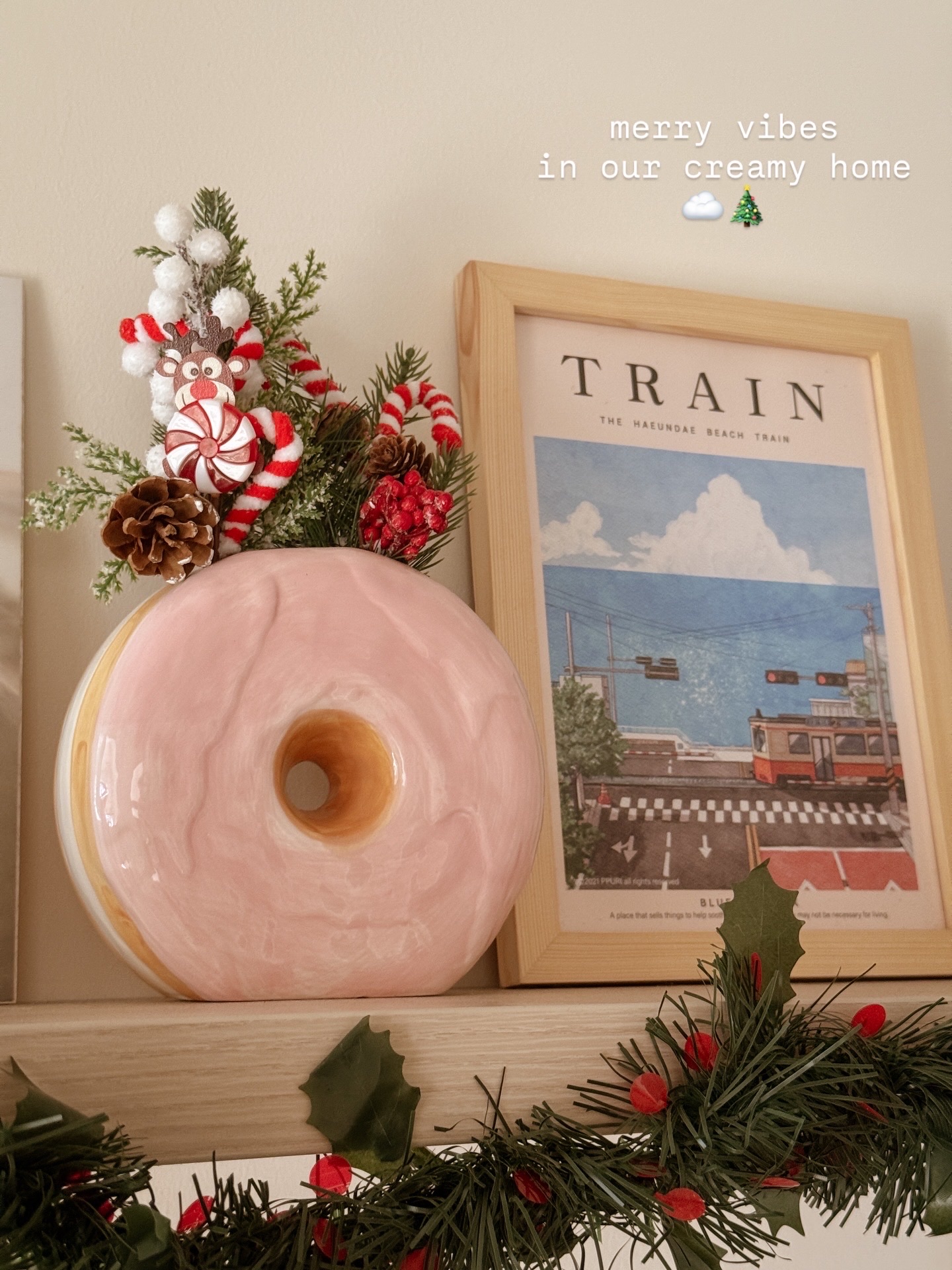 A-little-Christmas-Spirit-in-Creme-Haus-☁️