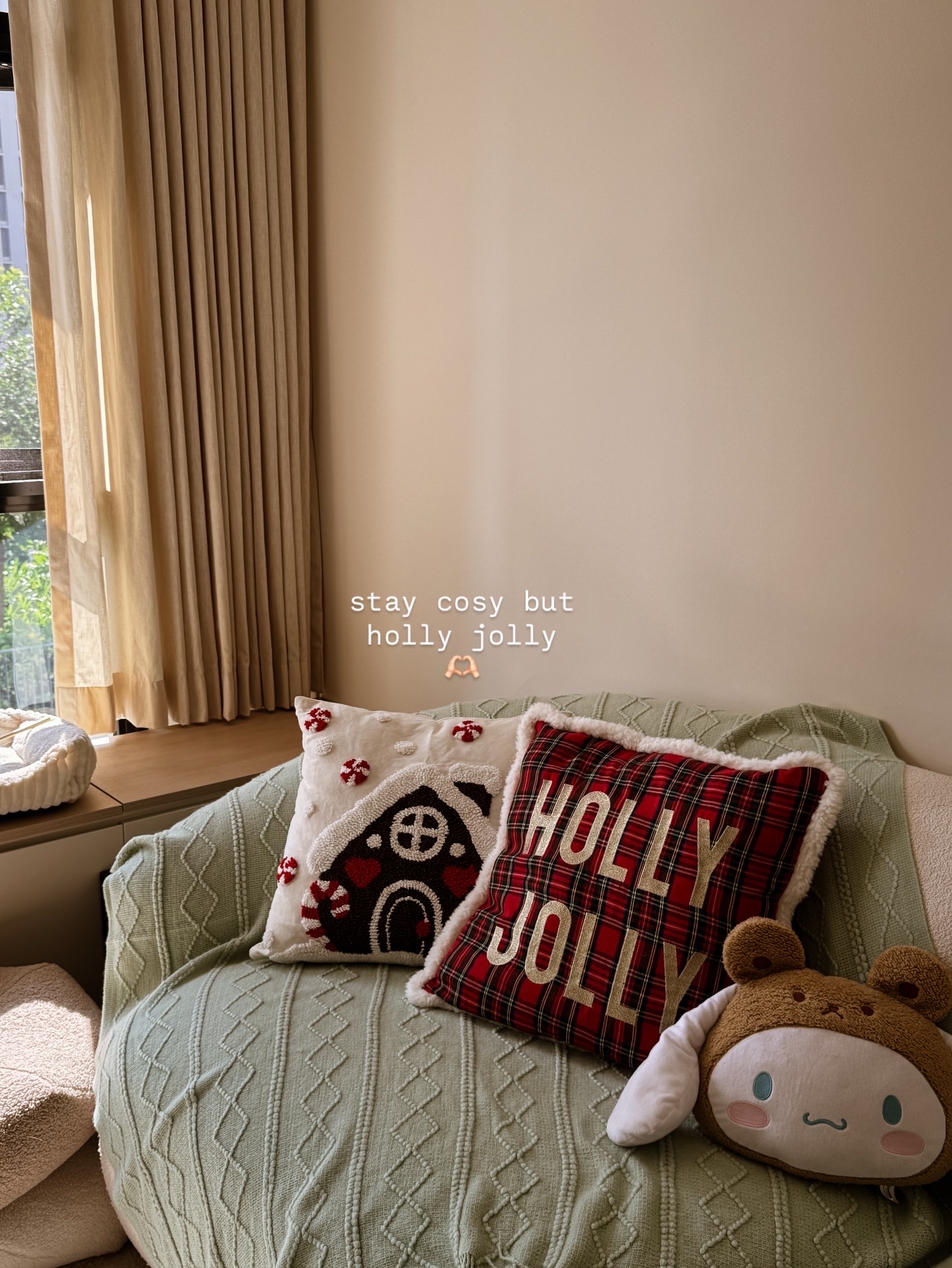 A little Christmas Spirit in Creme Haus ☁️