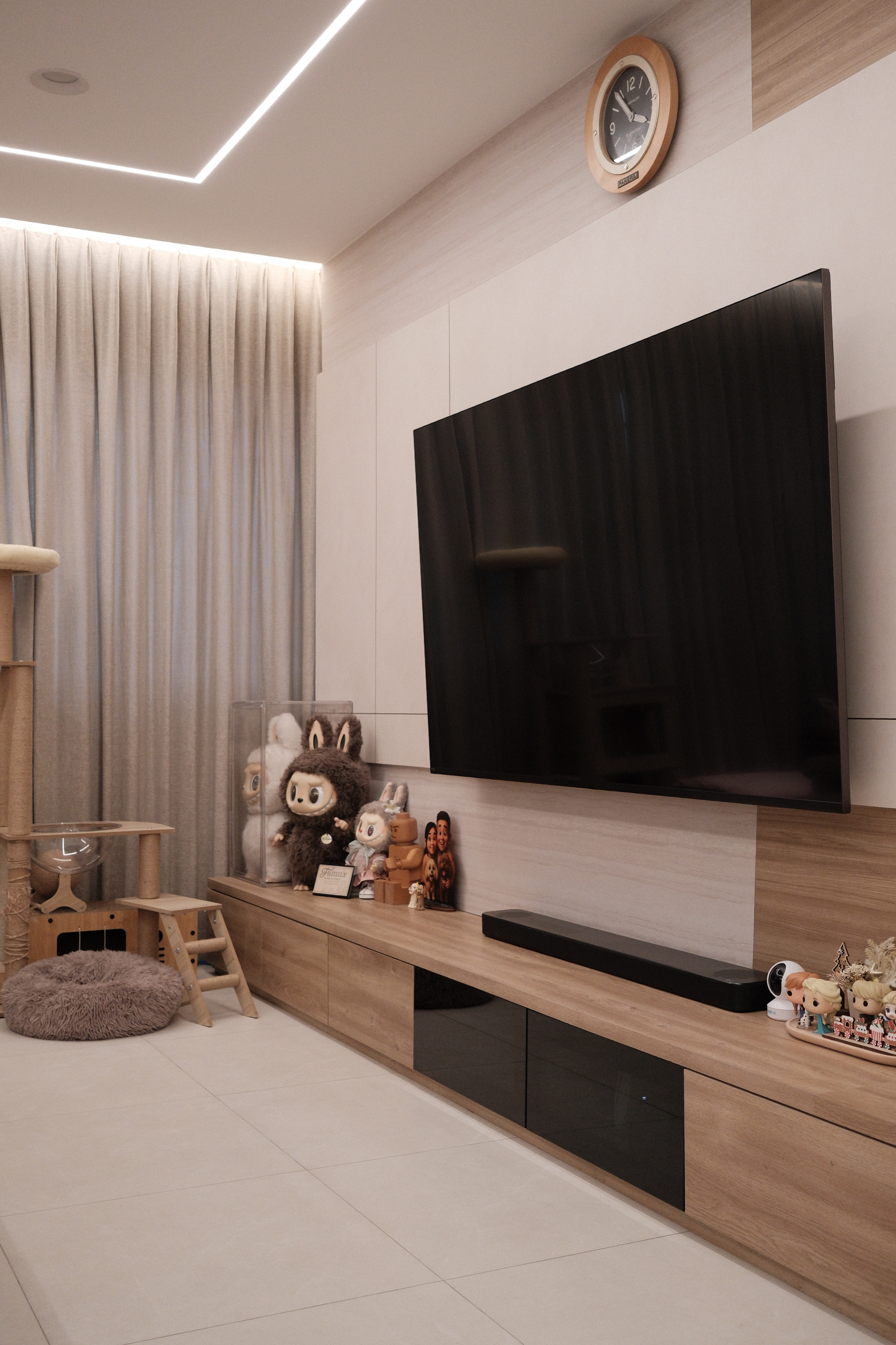 how-we-designed-our-living-room-to-work-for-dogs,-cats-and-people