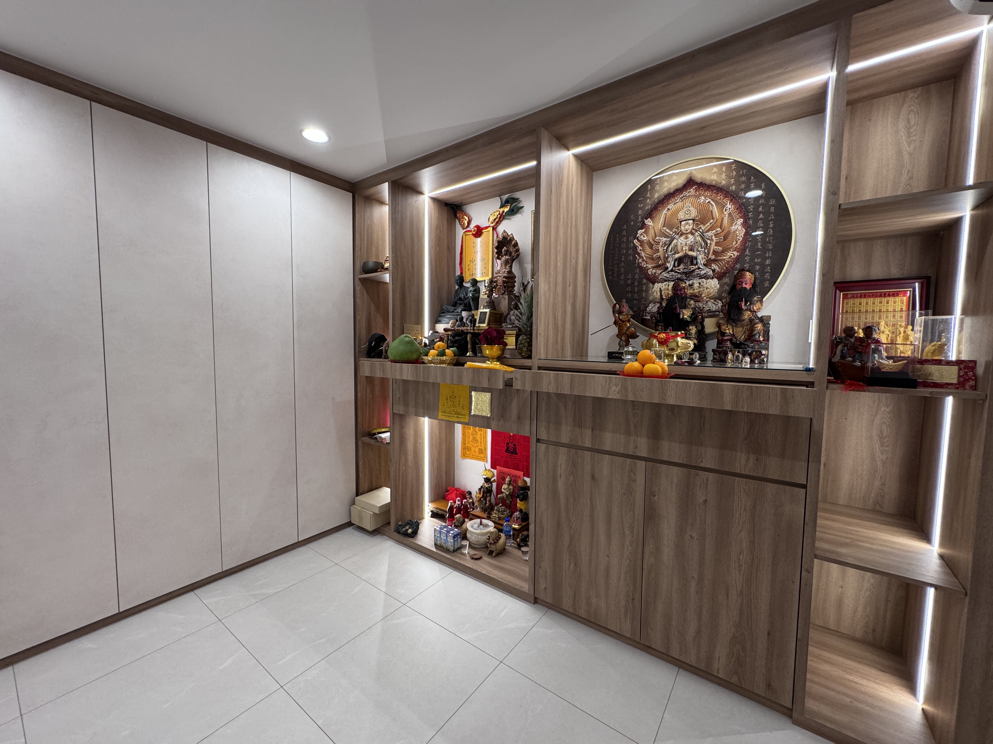 a-quiet-altar-led-study-room-for-daily-life