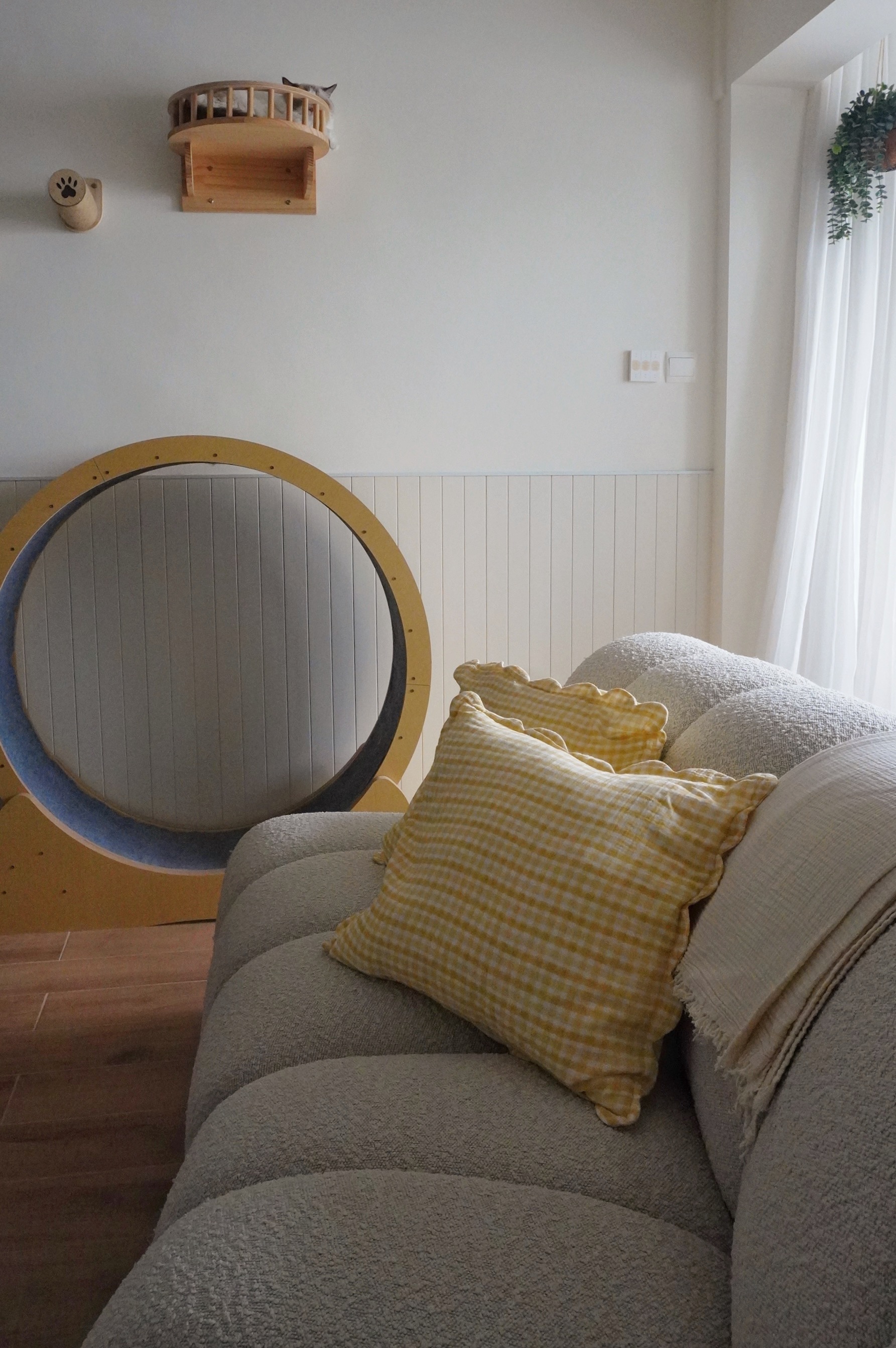 Pops-of-Color-in-Our-Neutral-Modern-Farmhouse