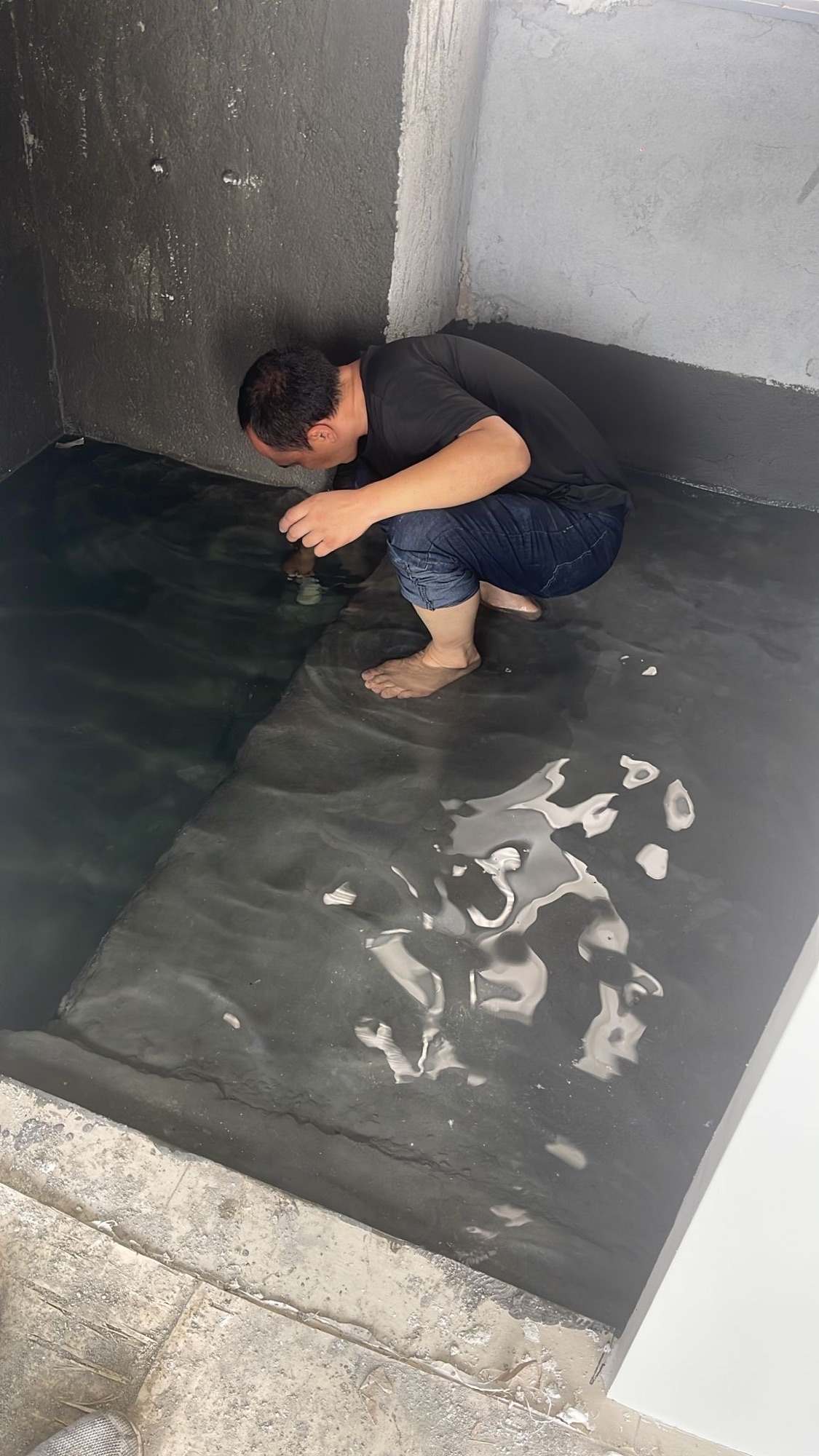 (29F & 28M) 1BR Condo. Can meh?