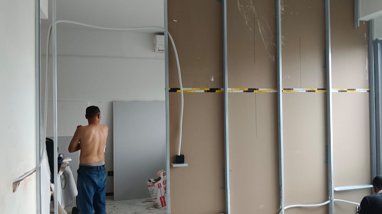 (29F & 28M) 1BR Condo. Can meh?