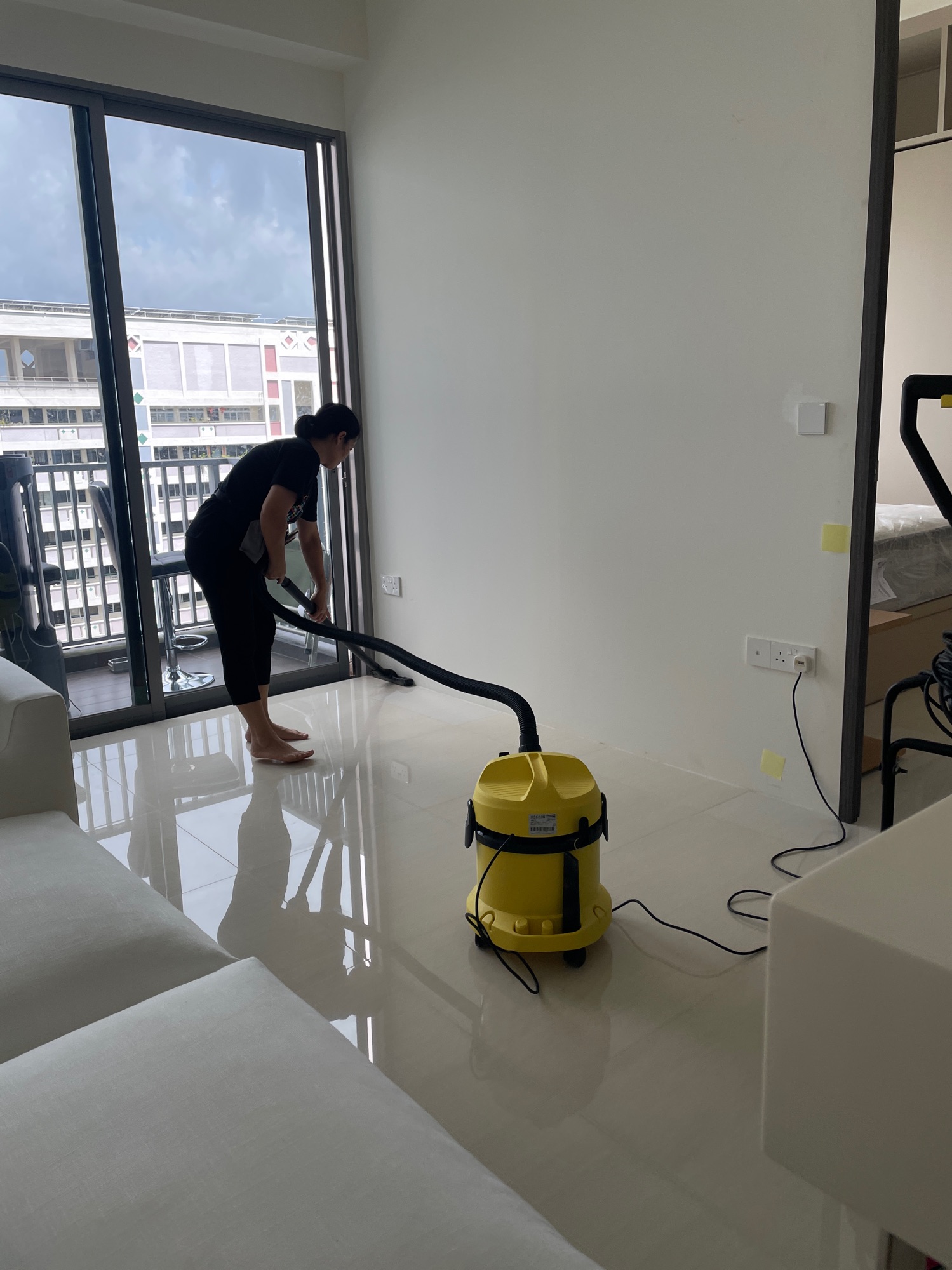 (29F & 28M) 1BR Condo. Can meh?