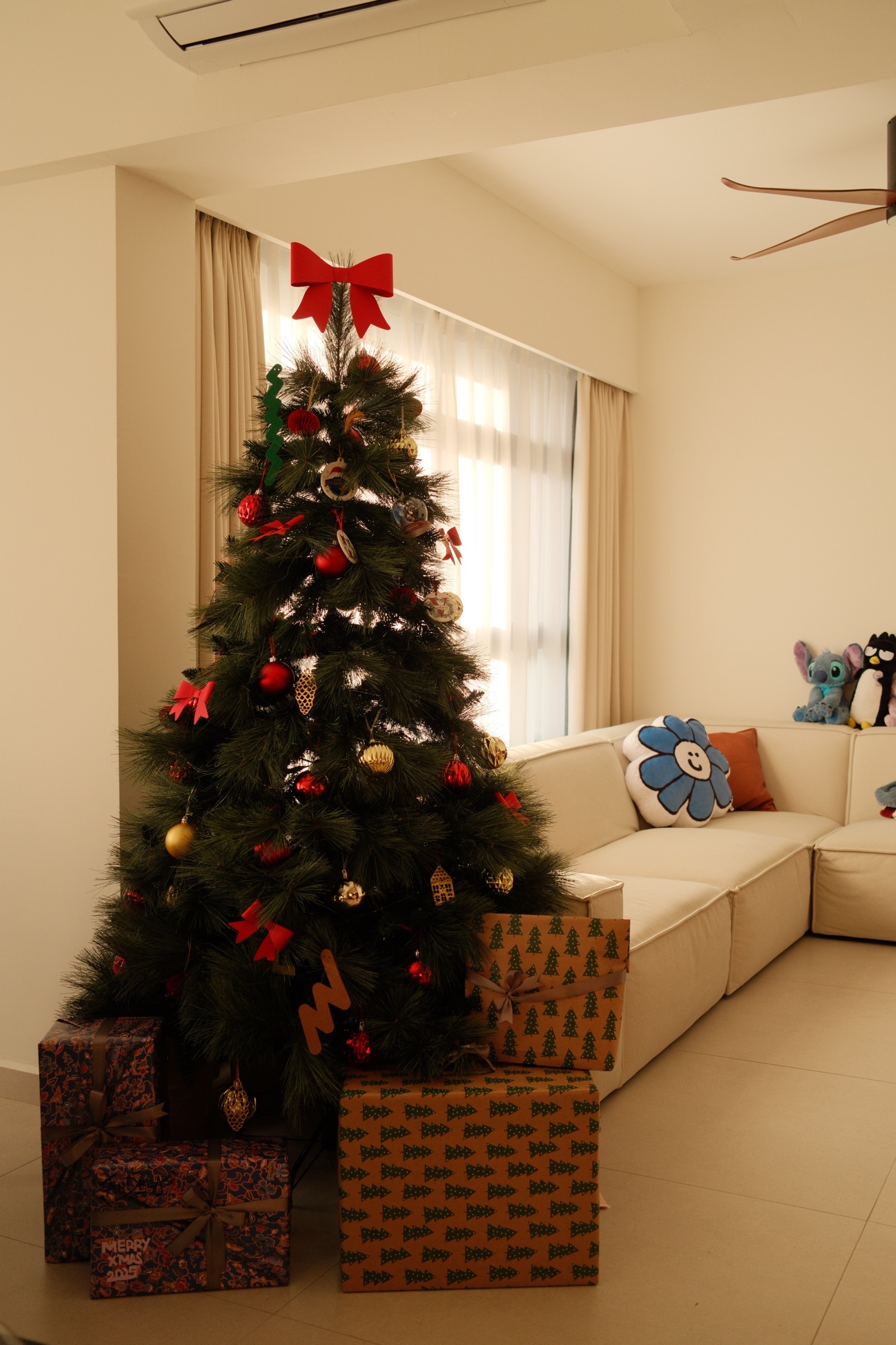 Our-home-dressed-up-for-our-favourite-season-🎄