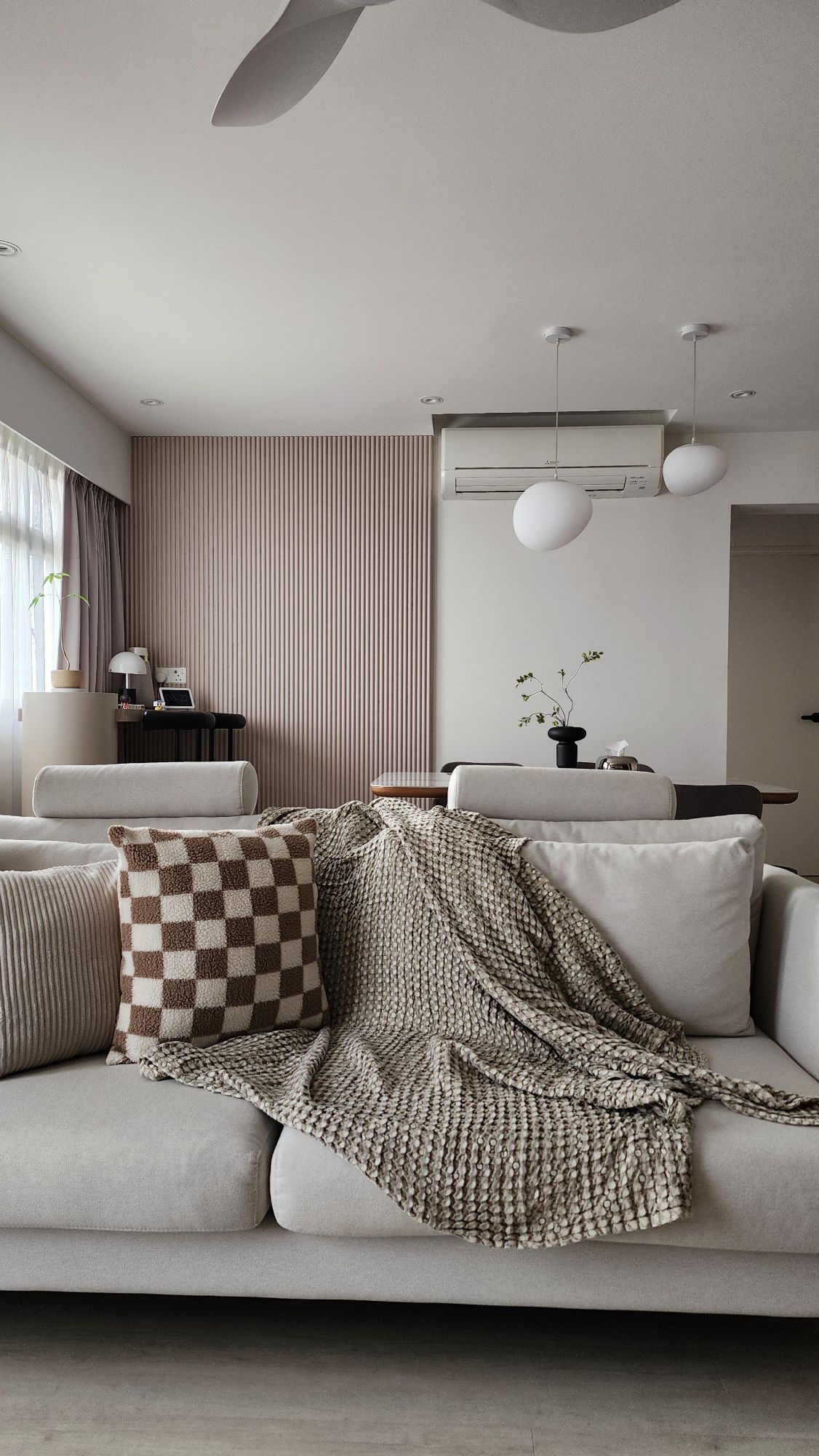 3 Ways To Style A Throw