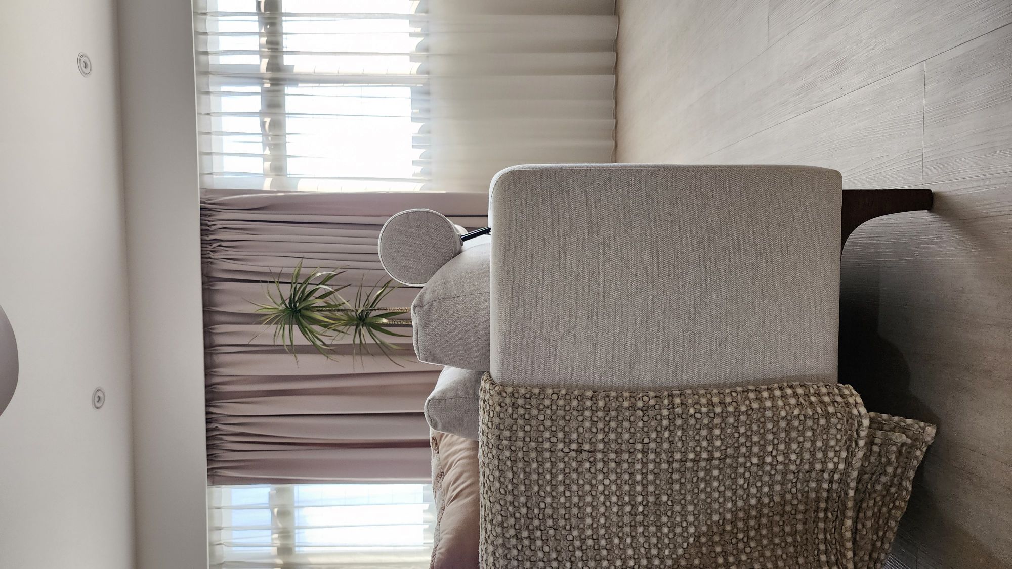 3 Ways To Style A Throw