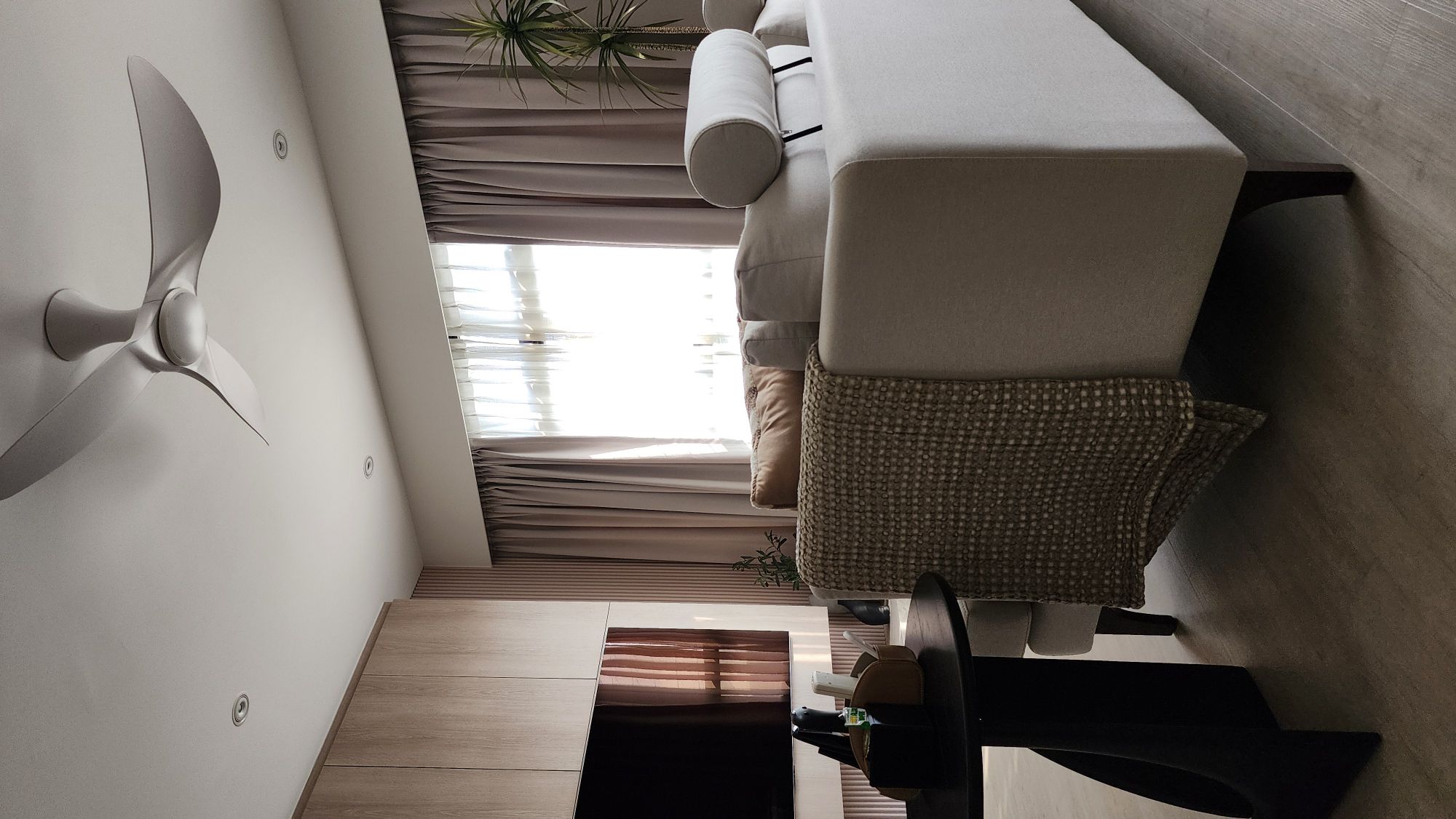 3 Ways To Style A Throw