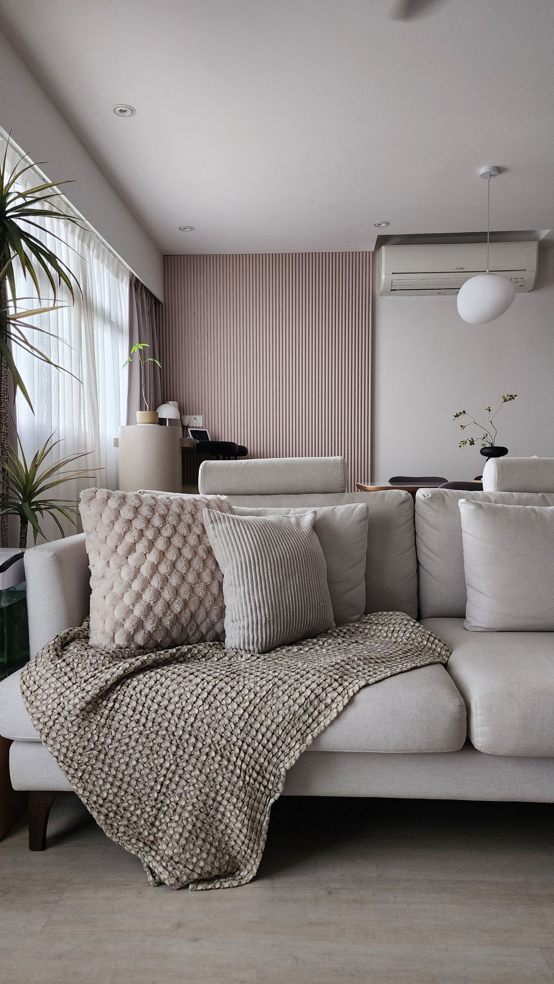 3 Ways To Style A Throw