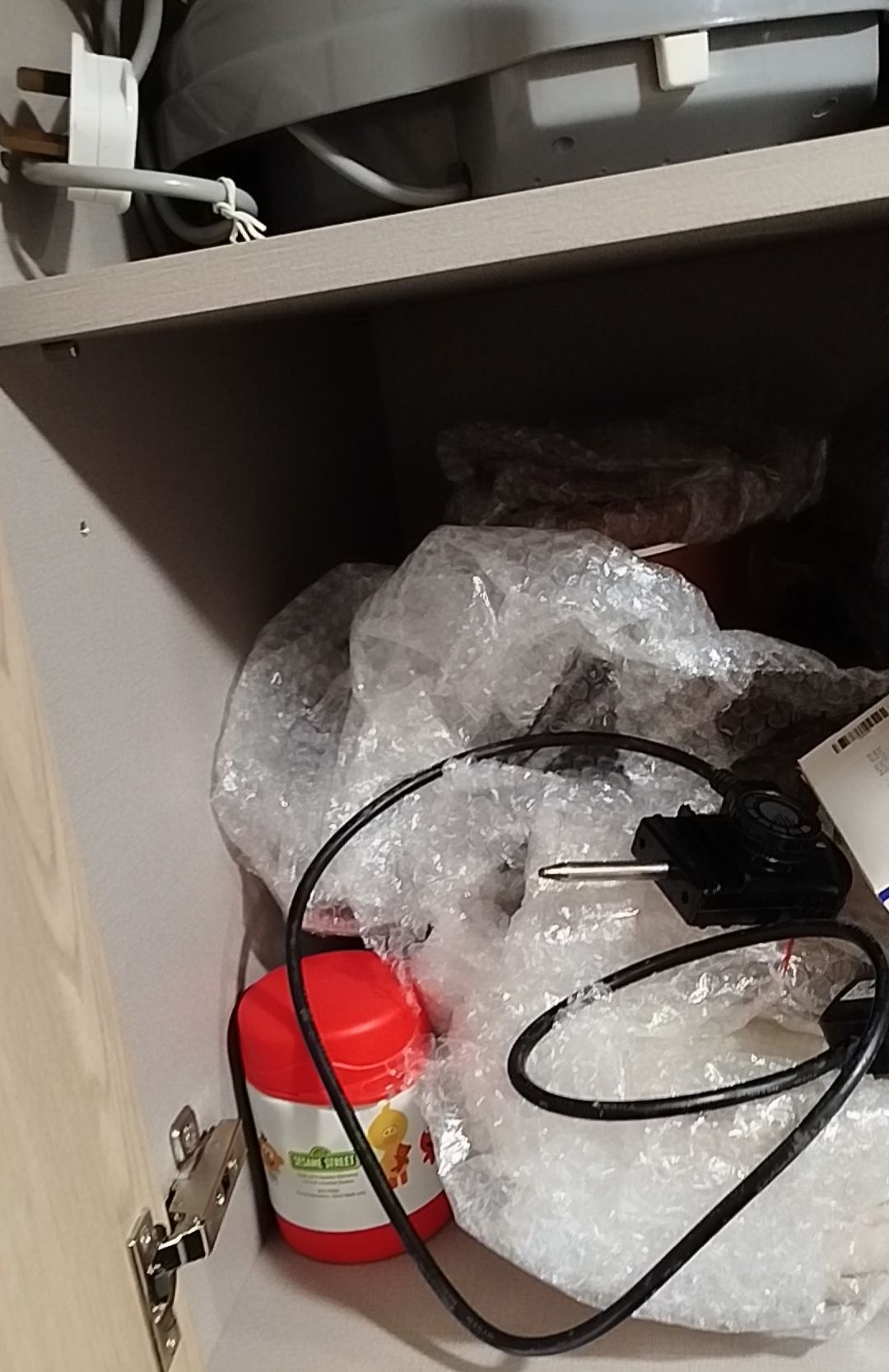 Kitchen-cabinet-organisation-to-make-more-space