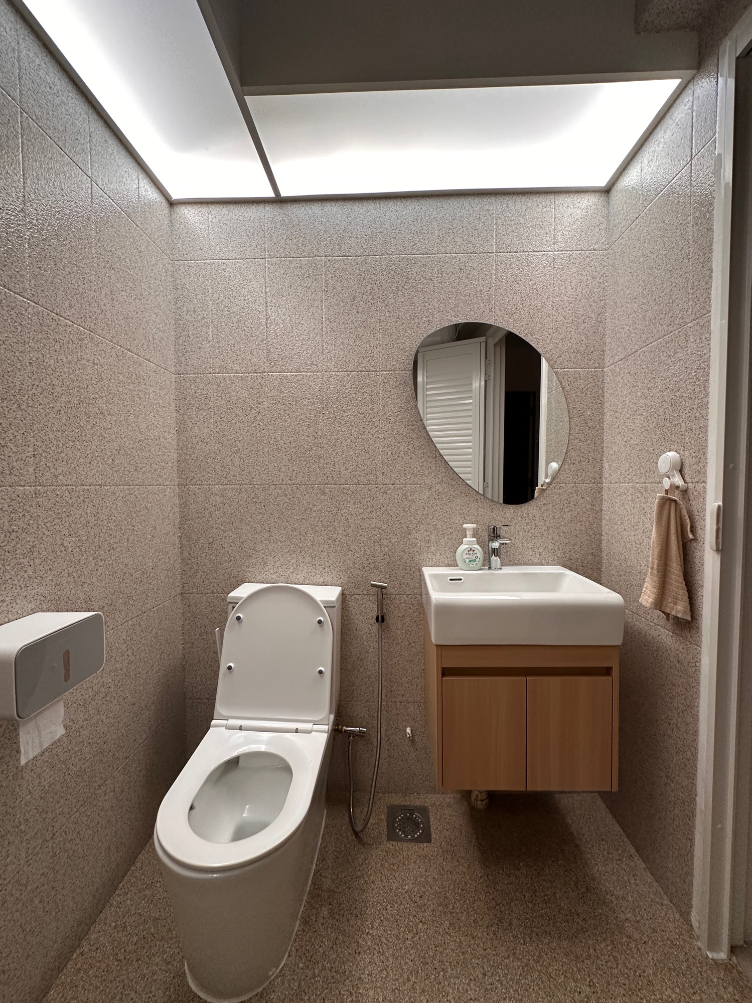 House tour of our budget friendly reno resale house