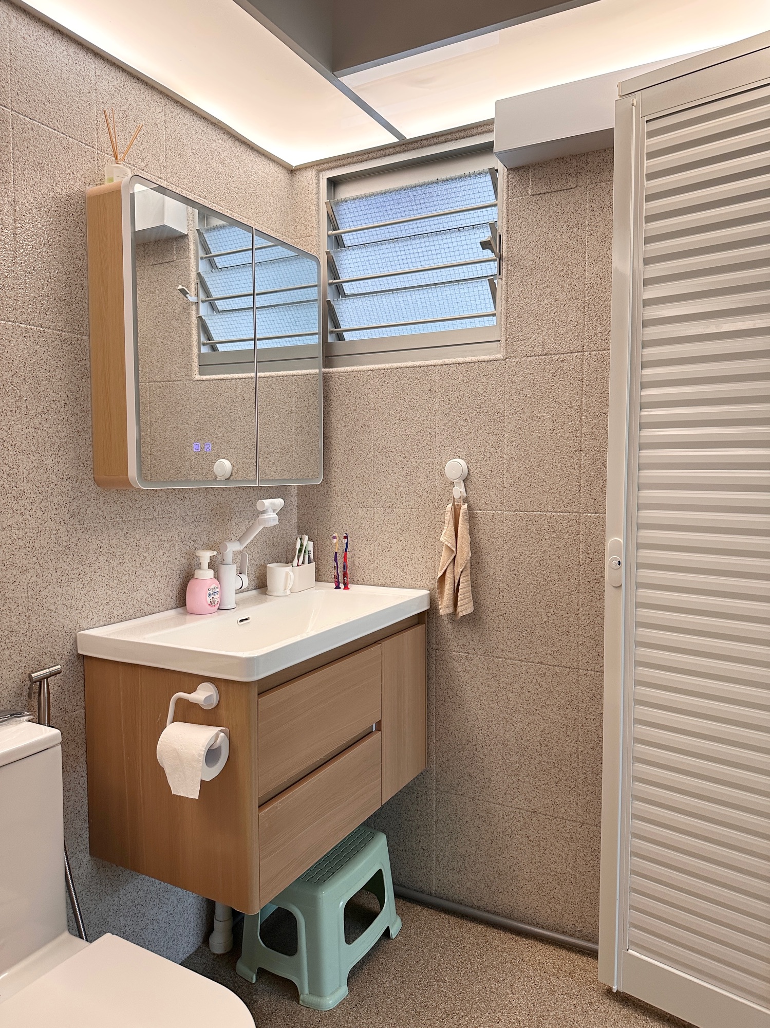 House tour of our budget friendly reno resale house