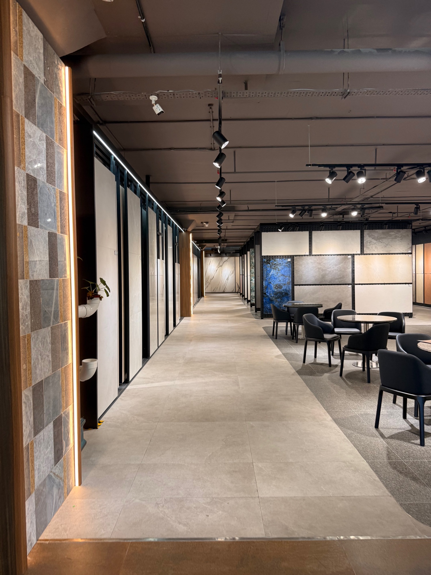 Tiles shopping! 🛒 more like tiles museum hopping vibe 😆