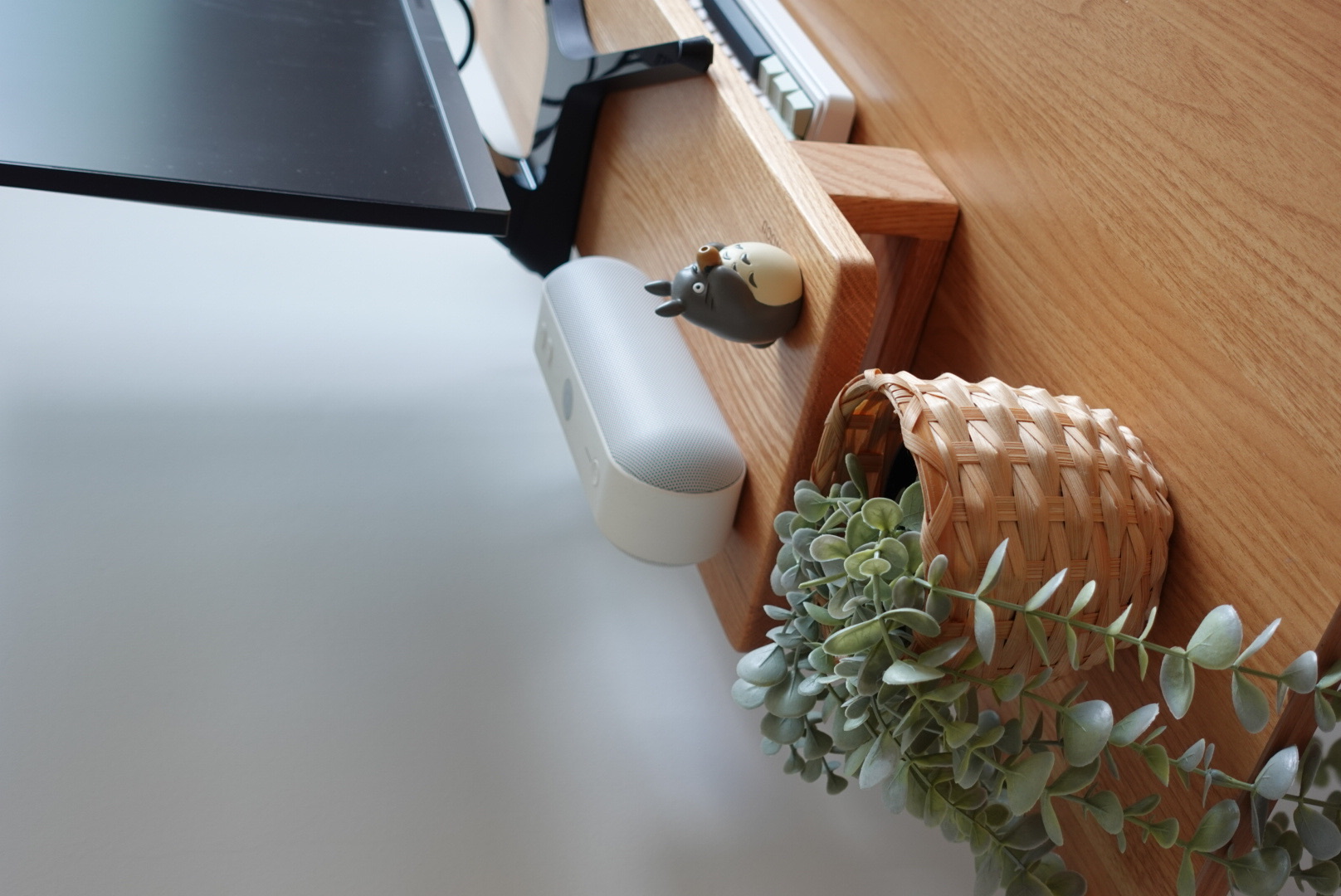 WFH-Setup,-But-Make-It-Aesthetic-🍃