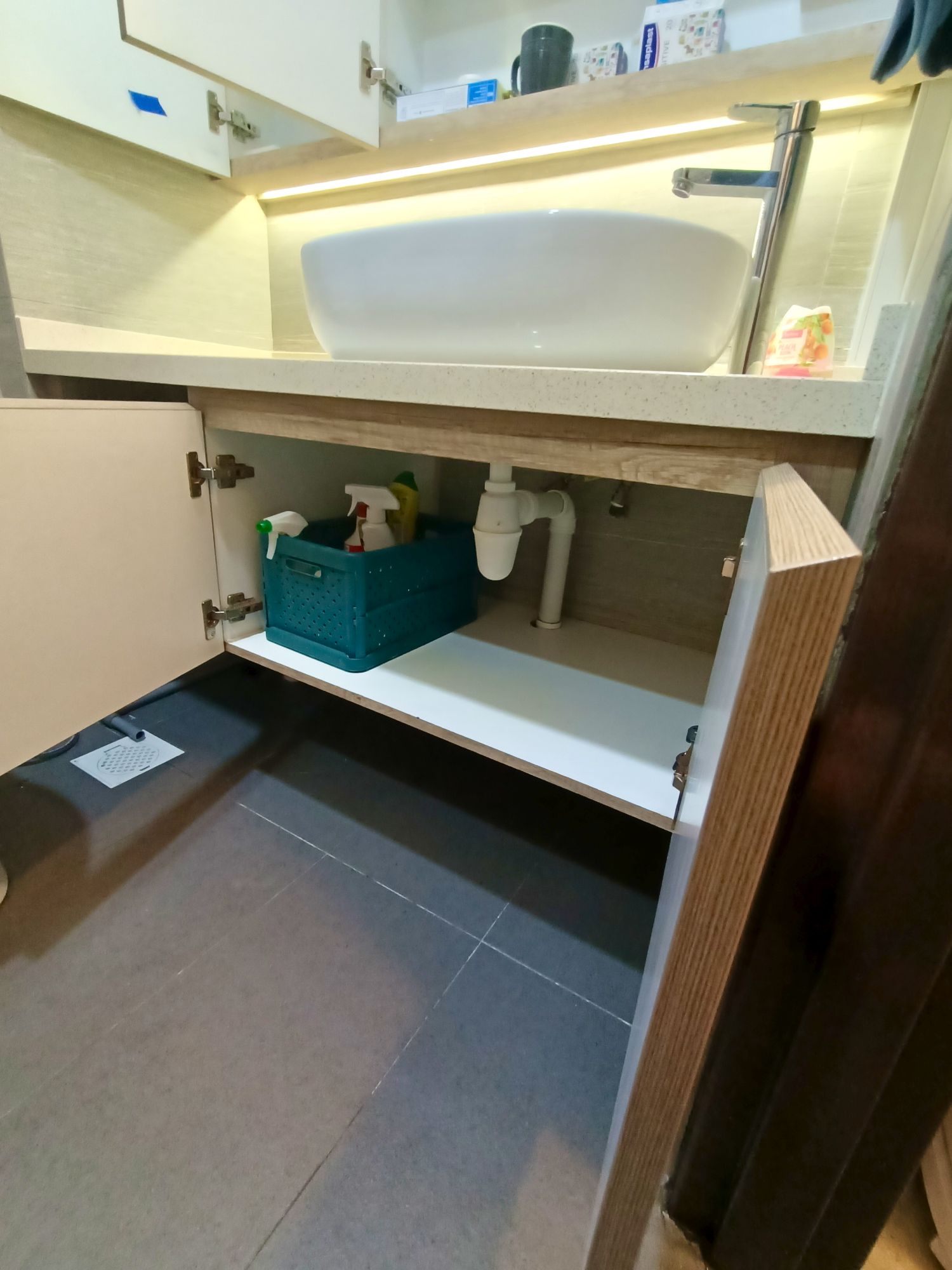 Storage hacks - Bathroom Edition