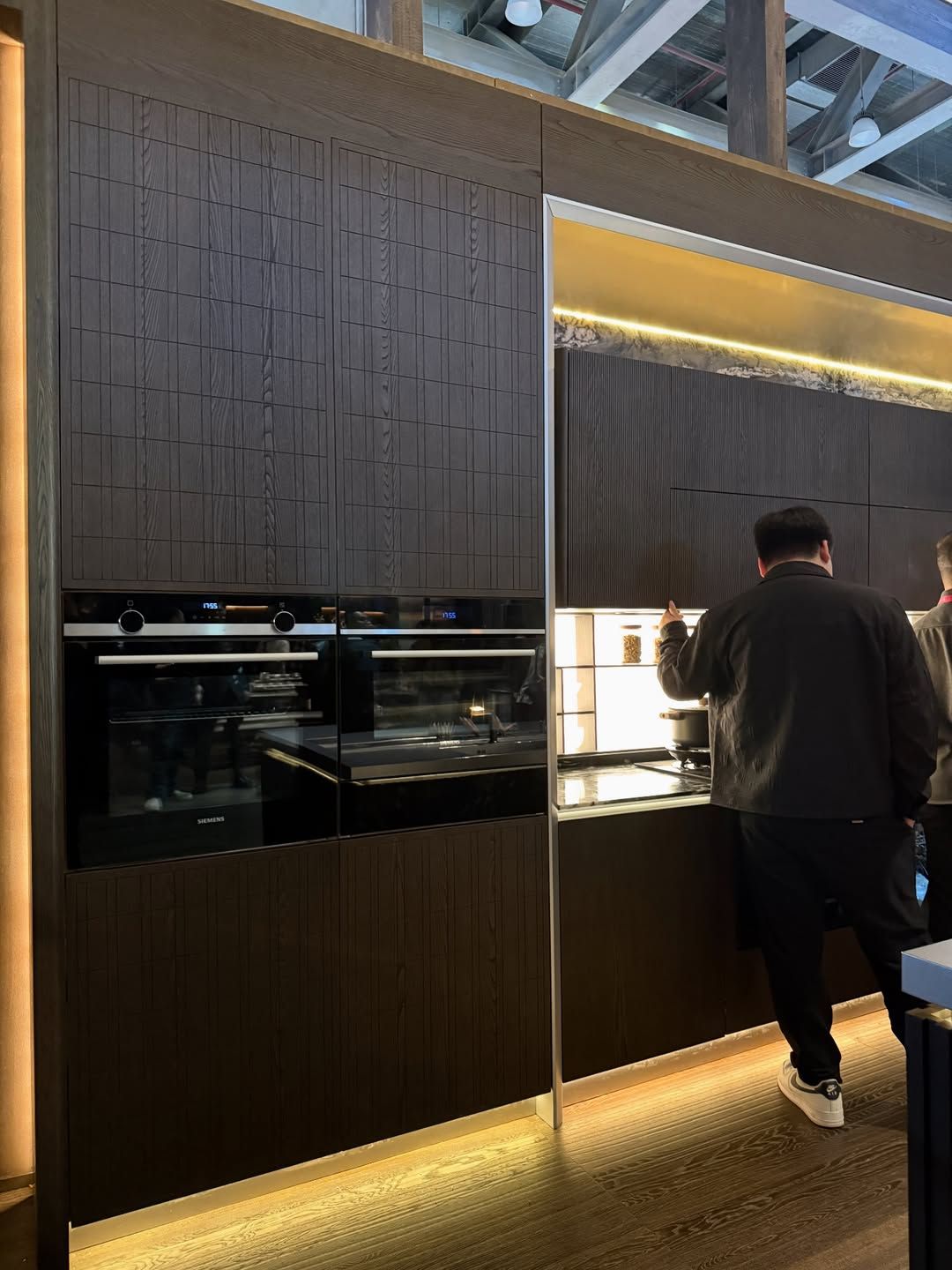 Sophisticated kitchen cabinet design