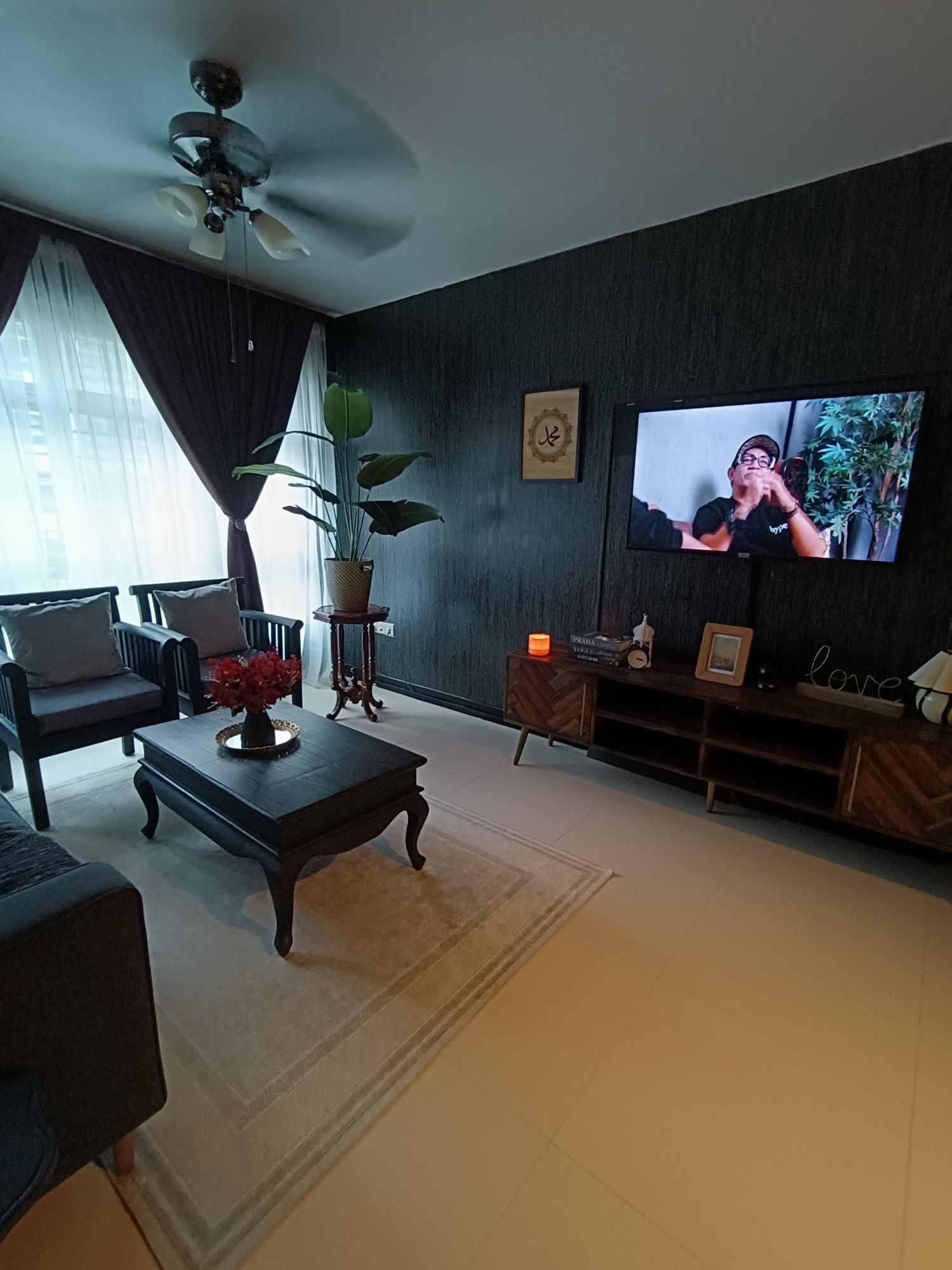 UNRENOVATED-LIVING-AREA!