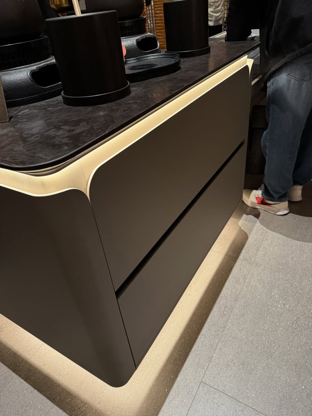 Stylish-and-sophisticated-cabinet-and-drawer-design