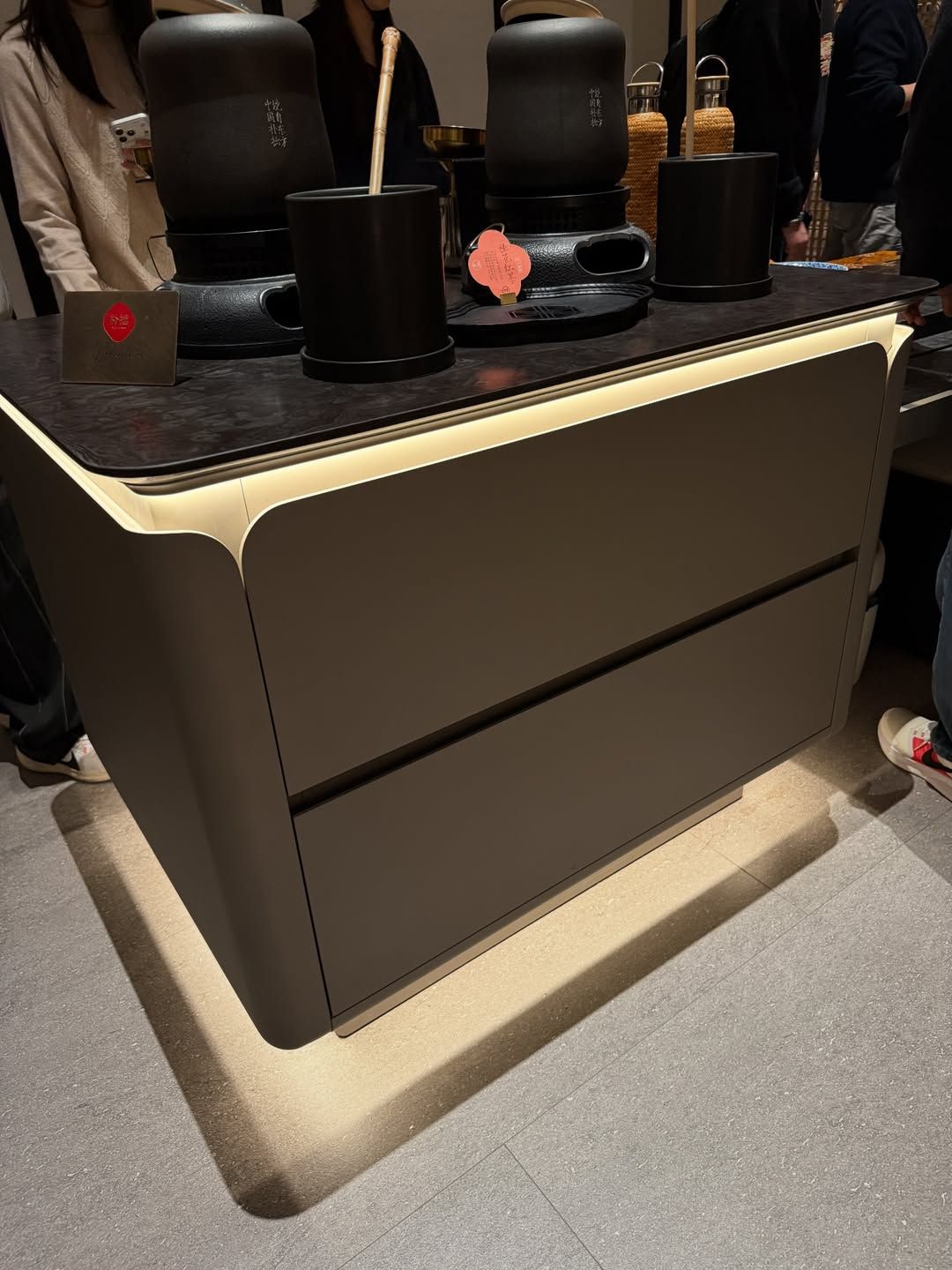 Stylish and sophisticated cabinet and drawer design