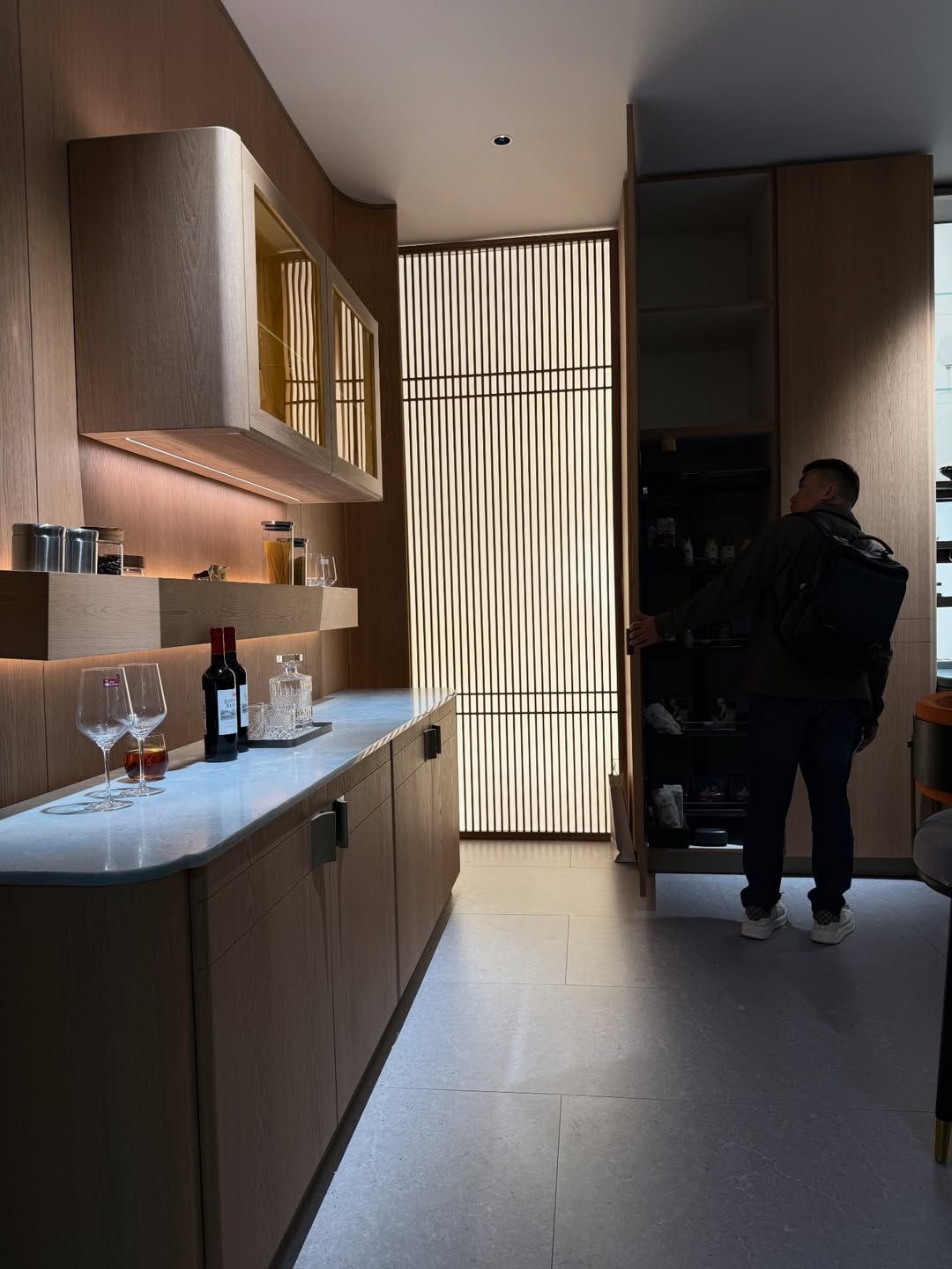 Customized-modern-pantry-niche