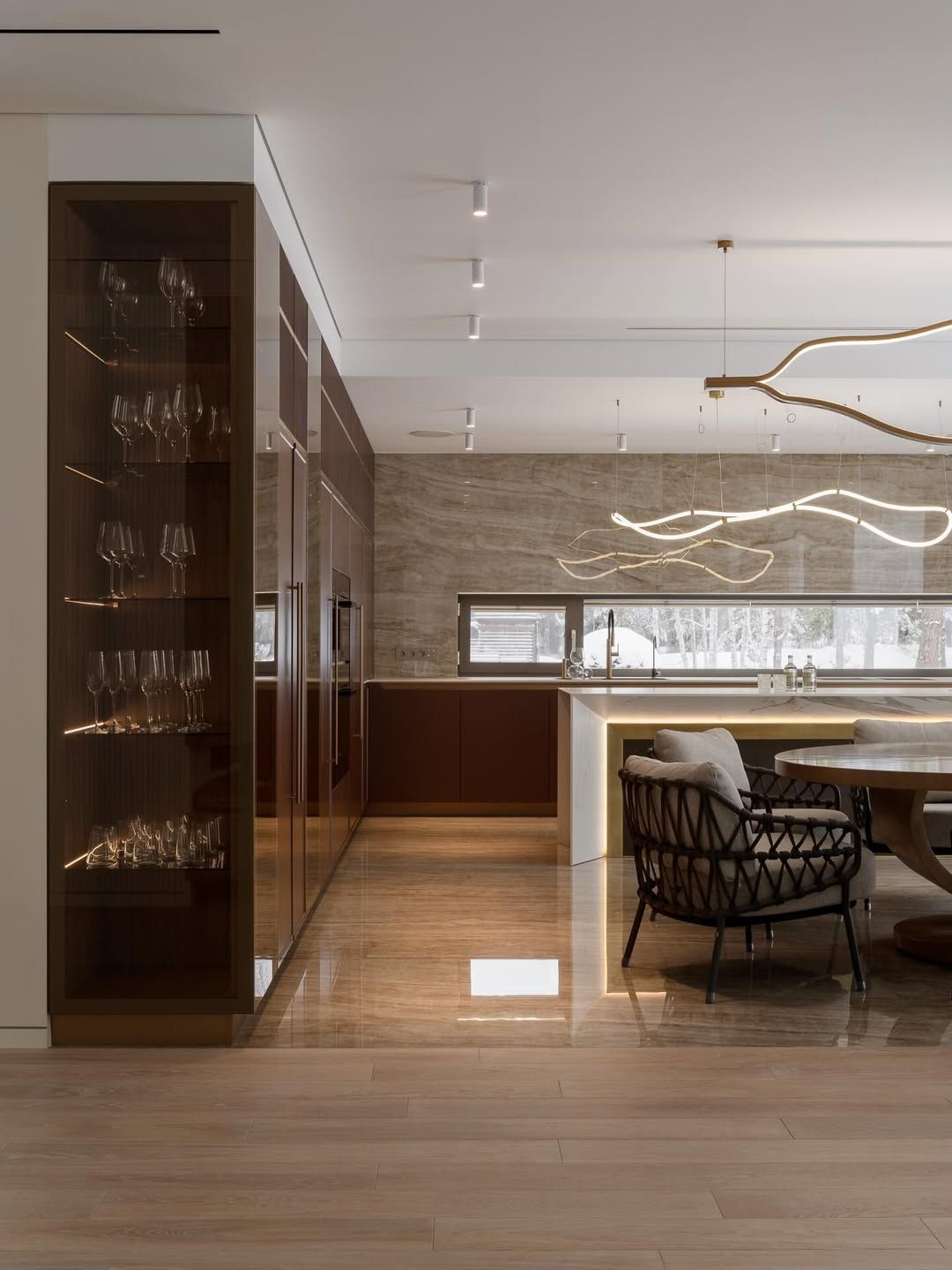 Luxurious-dry-kitchen-&-dining-area