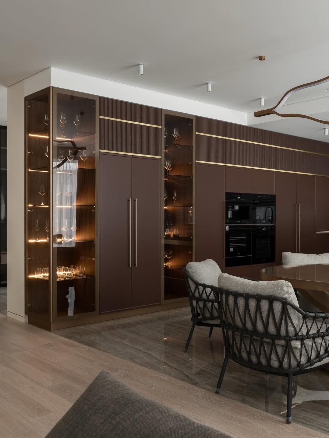 Luxurious dry kitchen & dining area